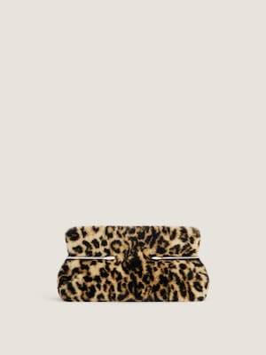 Pinch shearling effect leopard soft clutch