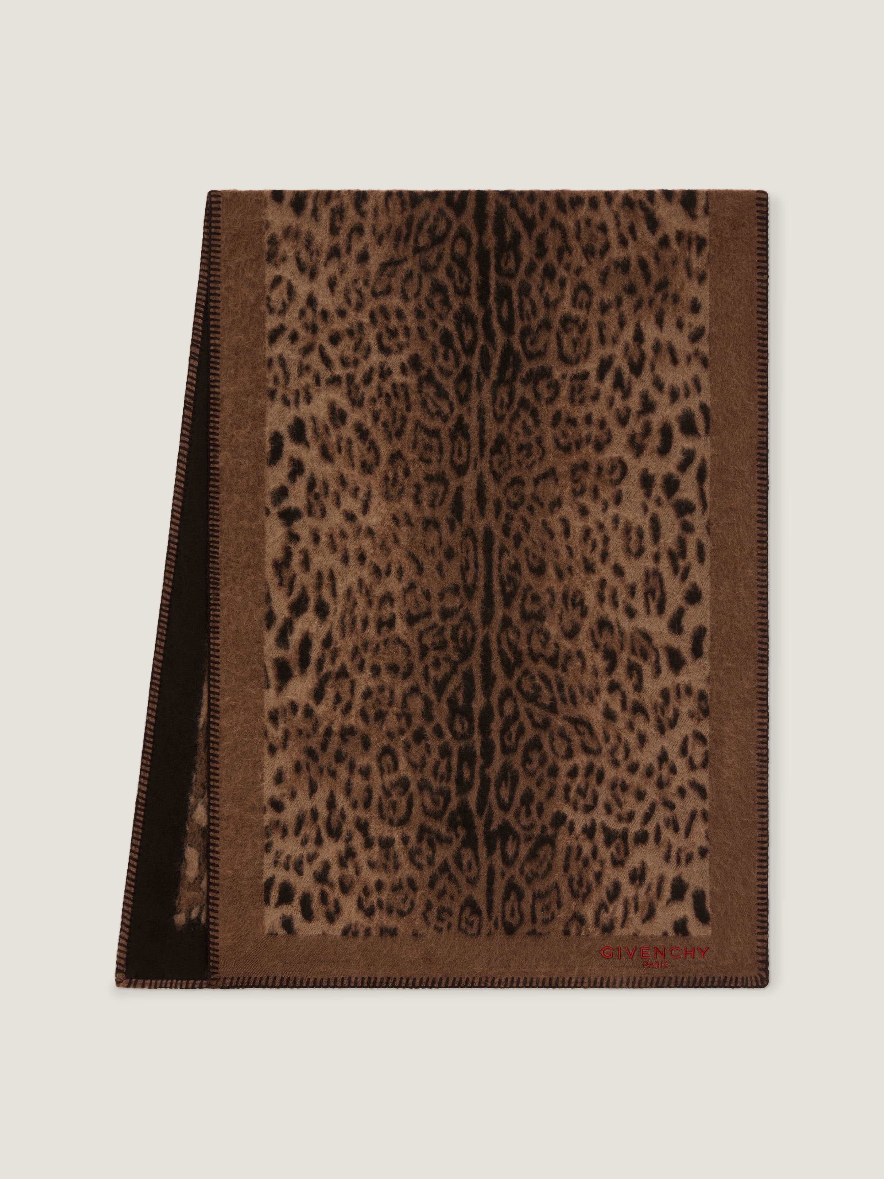 Scarf in wool jacquard with leopard print in - black/brown