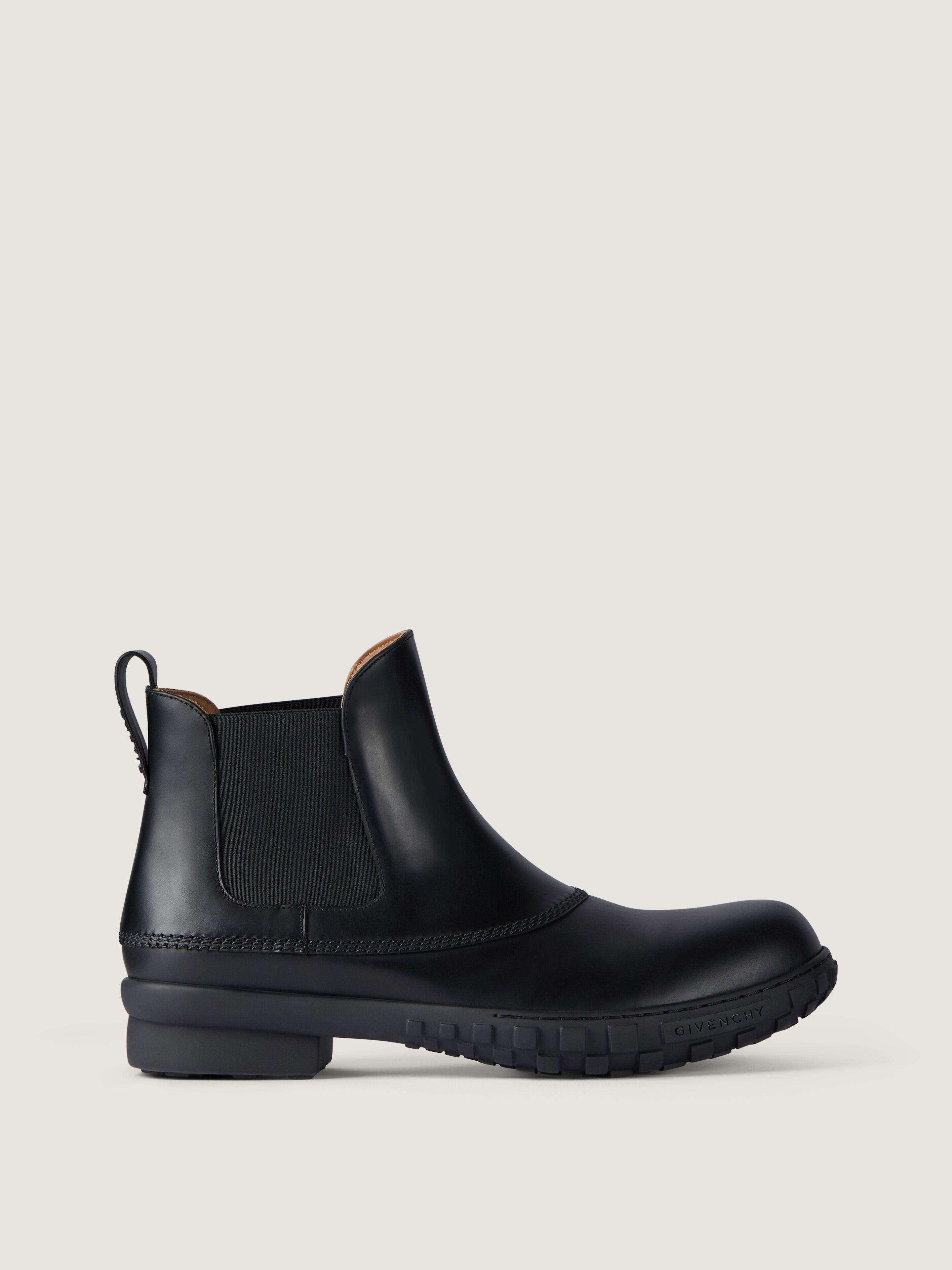 Givenchy Echo chelsea boots in leather in - black - BH6051H1X8-001