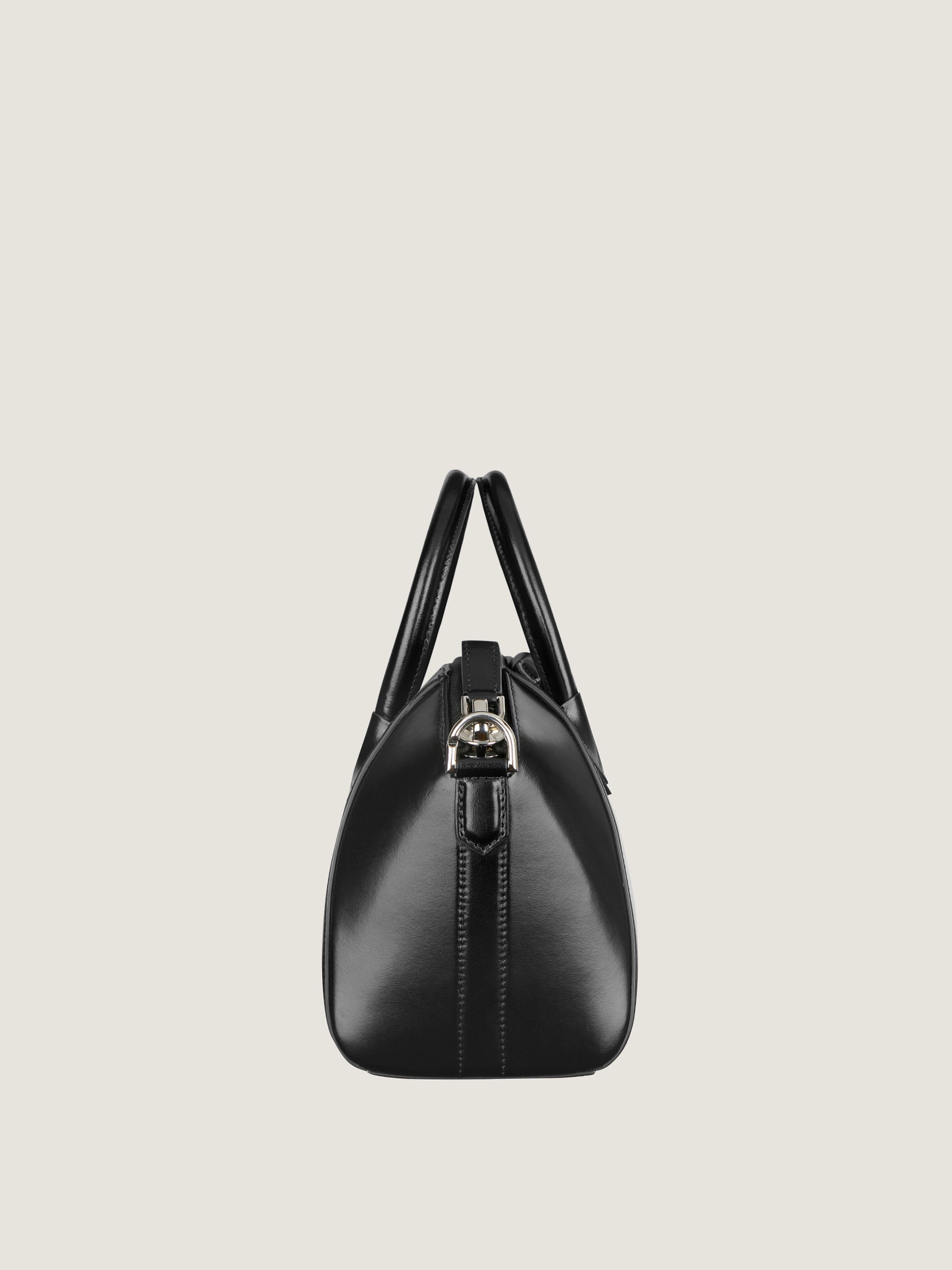 【関税＆送料込み】Givenchy Antigona Small Bag Small Antigona bag in Box leather in - black | Givenchy US
