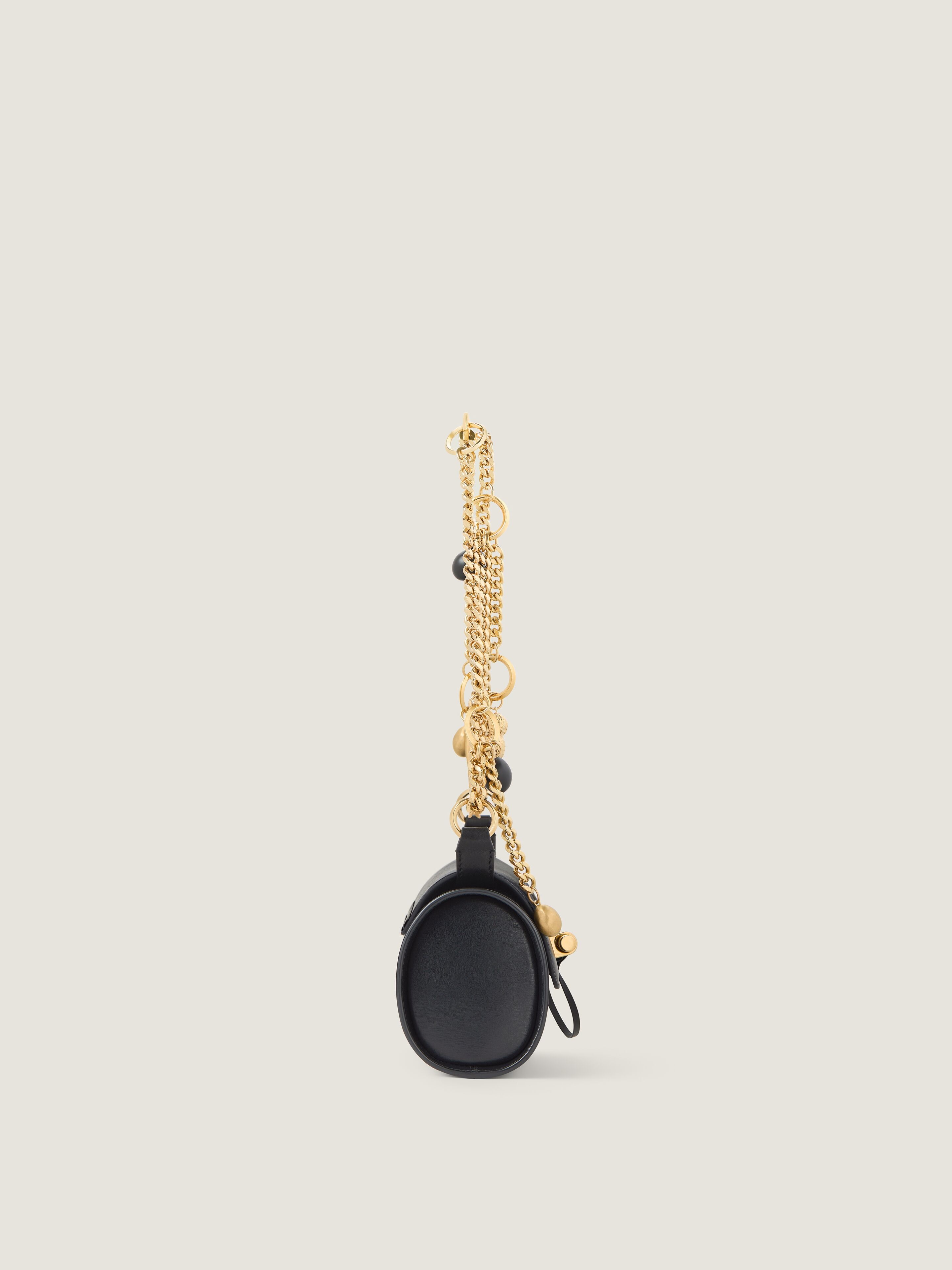 Pout small bag in leather with lucky charms chain in - black
