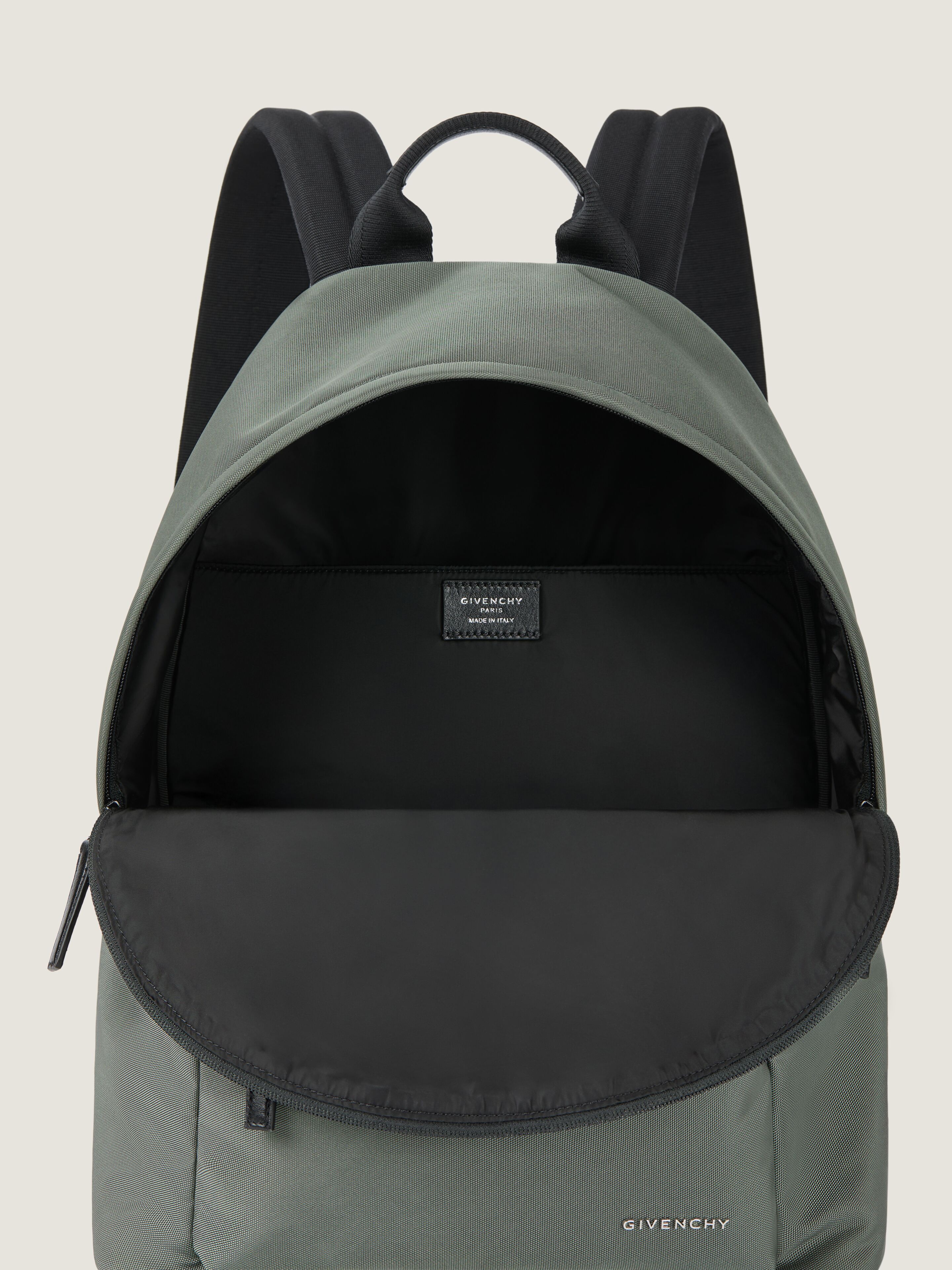 エッセンシャルU バックパック ナイロン | Givenchy JP | Givenchy