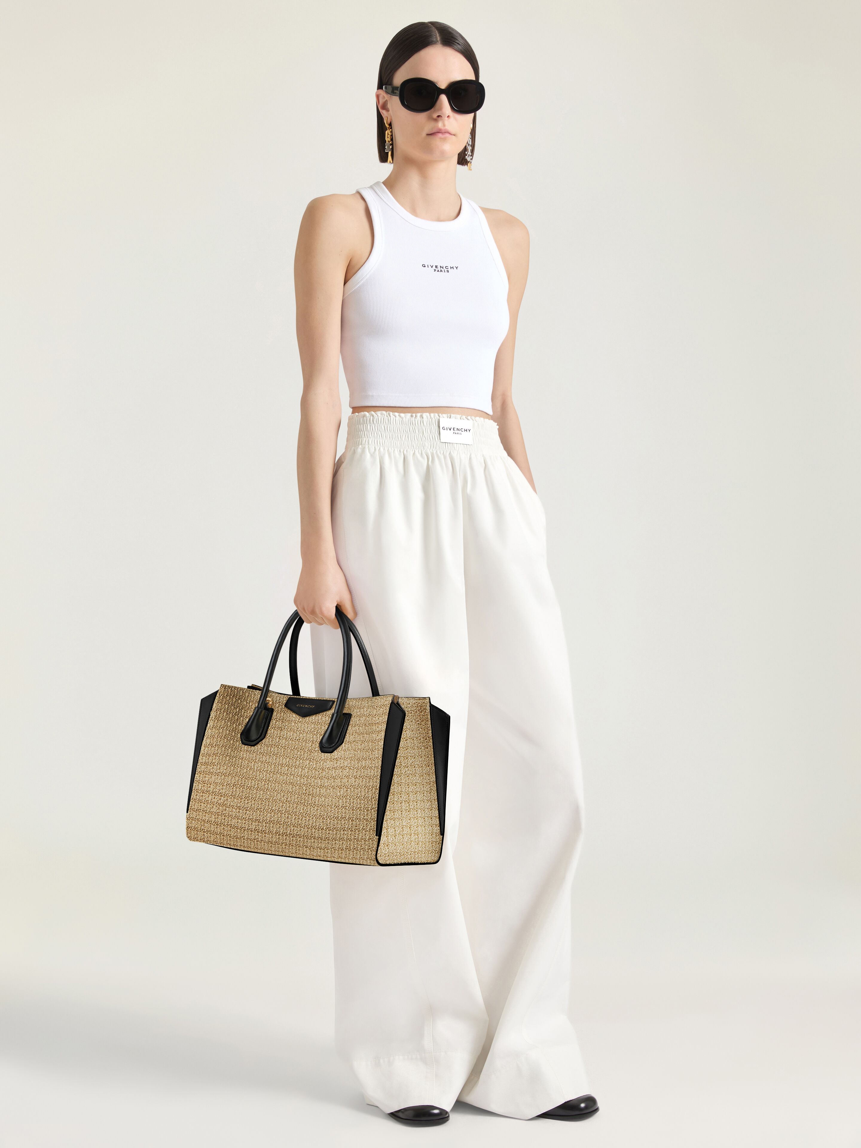 Medium Antigona Catchall raffia-effect bag | Givenchy US | Givenchy
