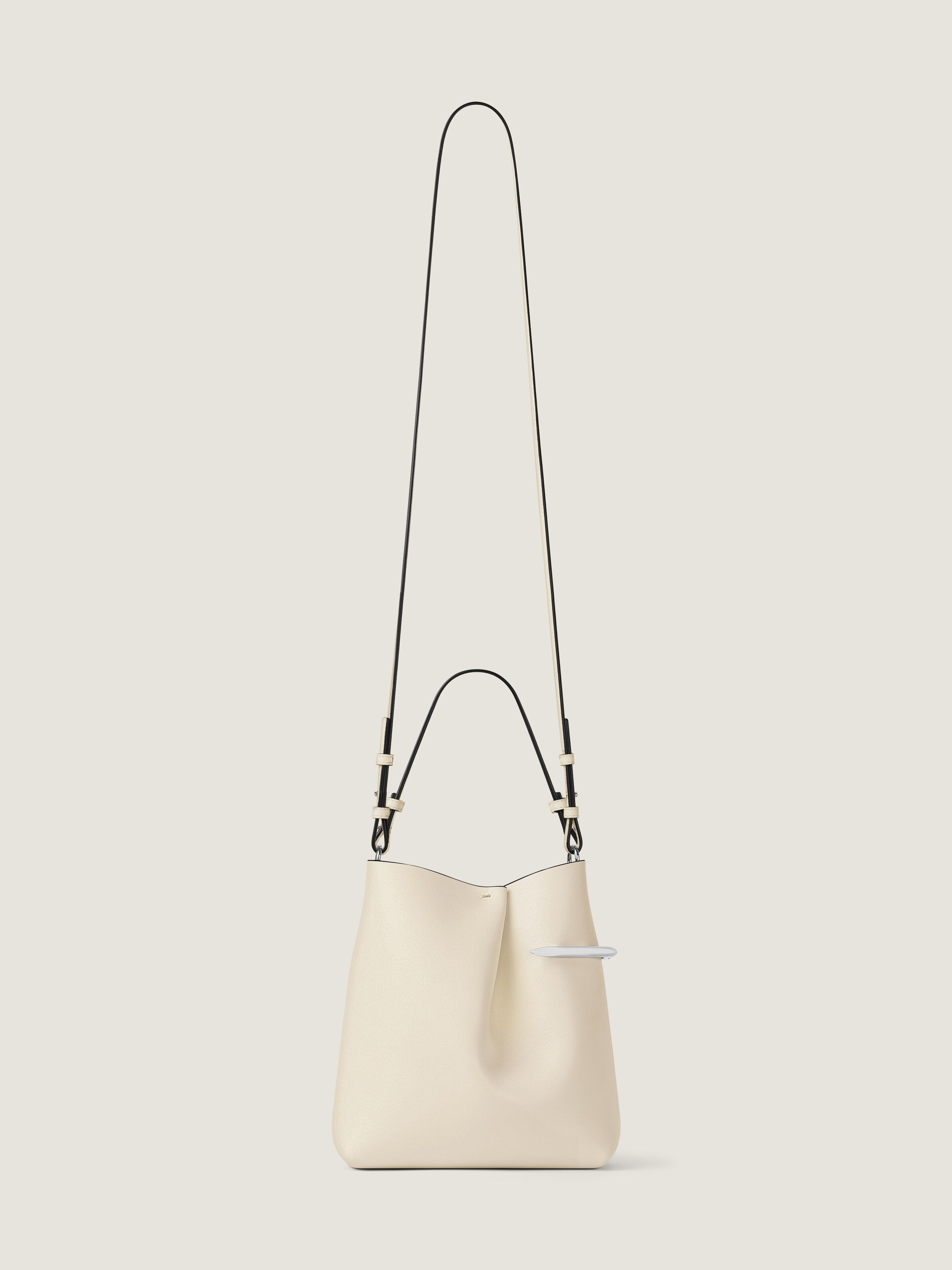 Pinch Me pouch in nappa leather in - cream - BB516JB2EK-156