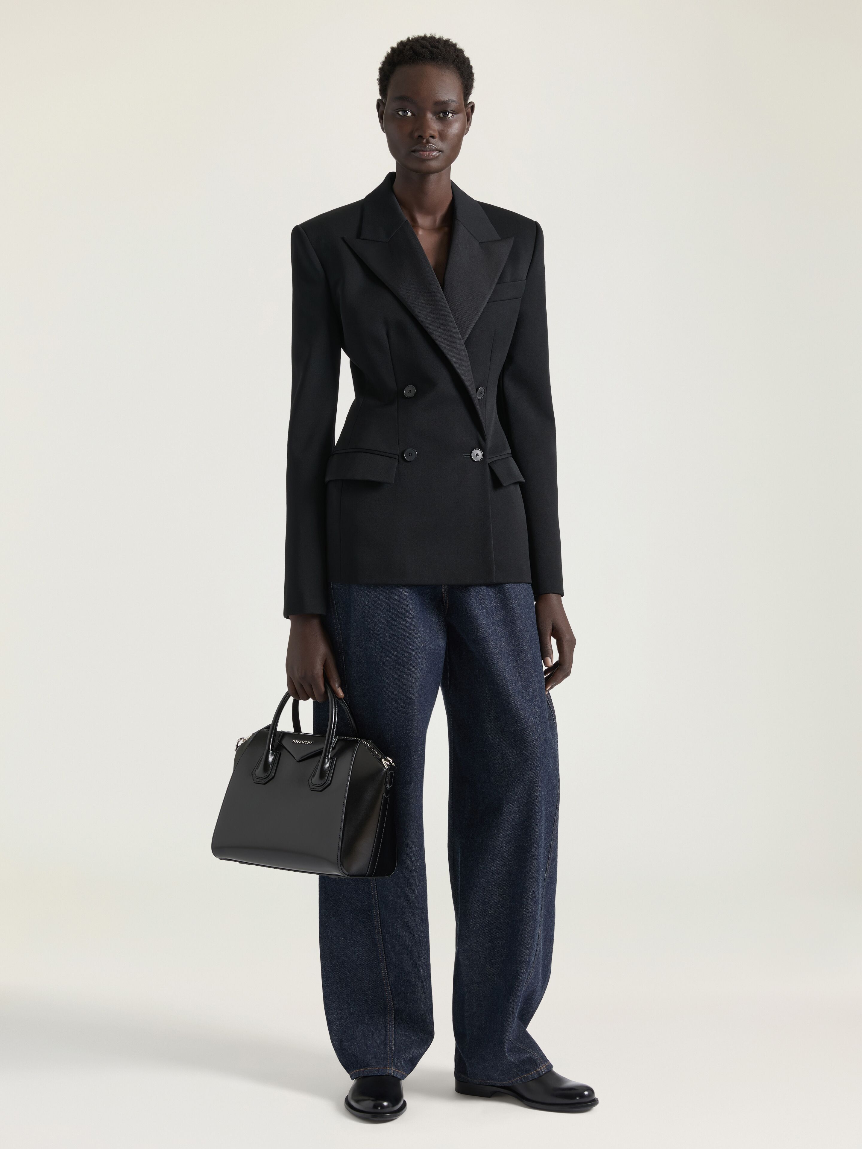 Small Antigona bag in Box leather in - black - BB5149B1R0-001