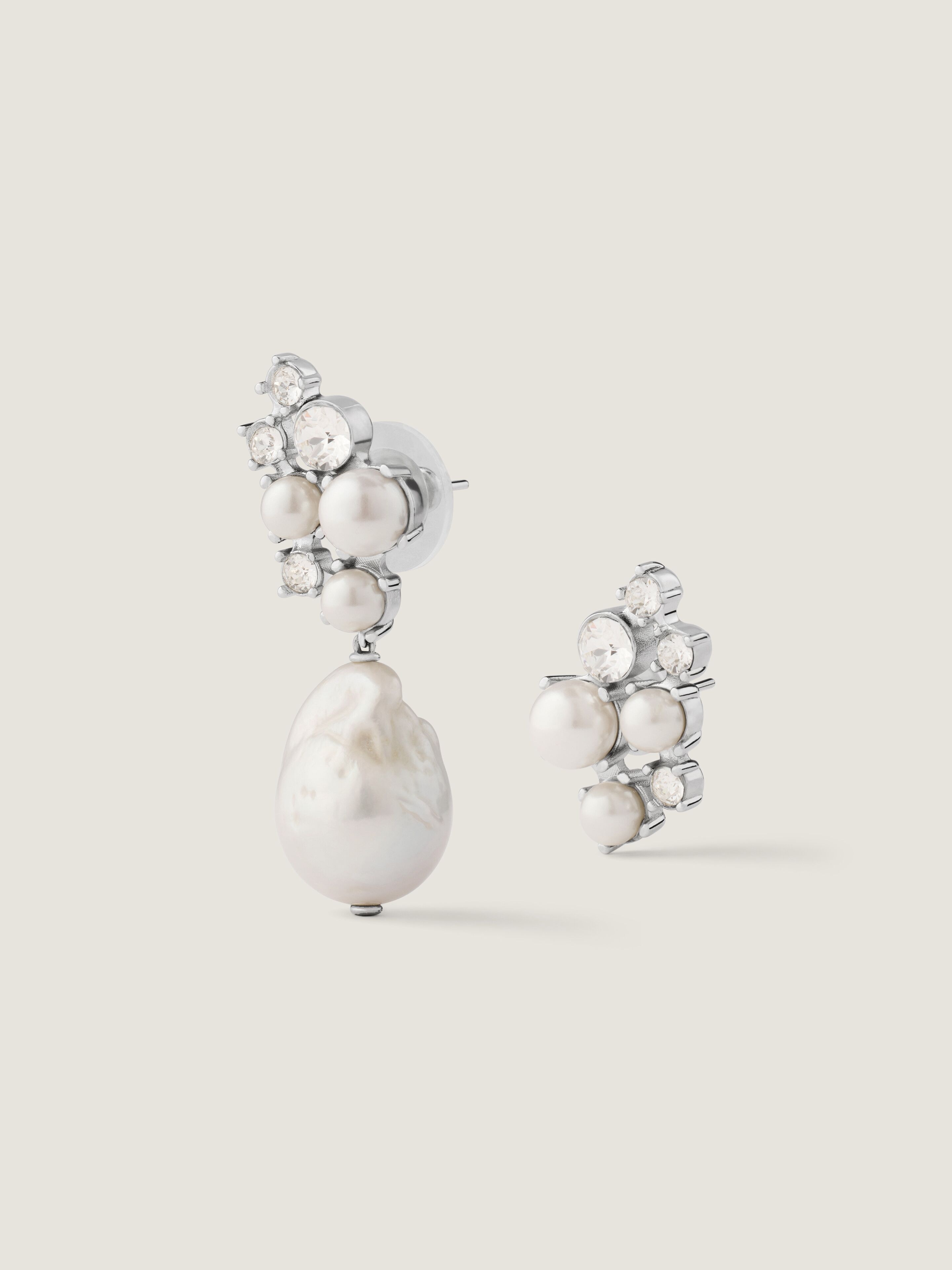Crystal Pearl asymmetric earrings in metal, crystals and pearls in