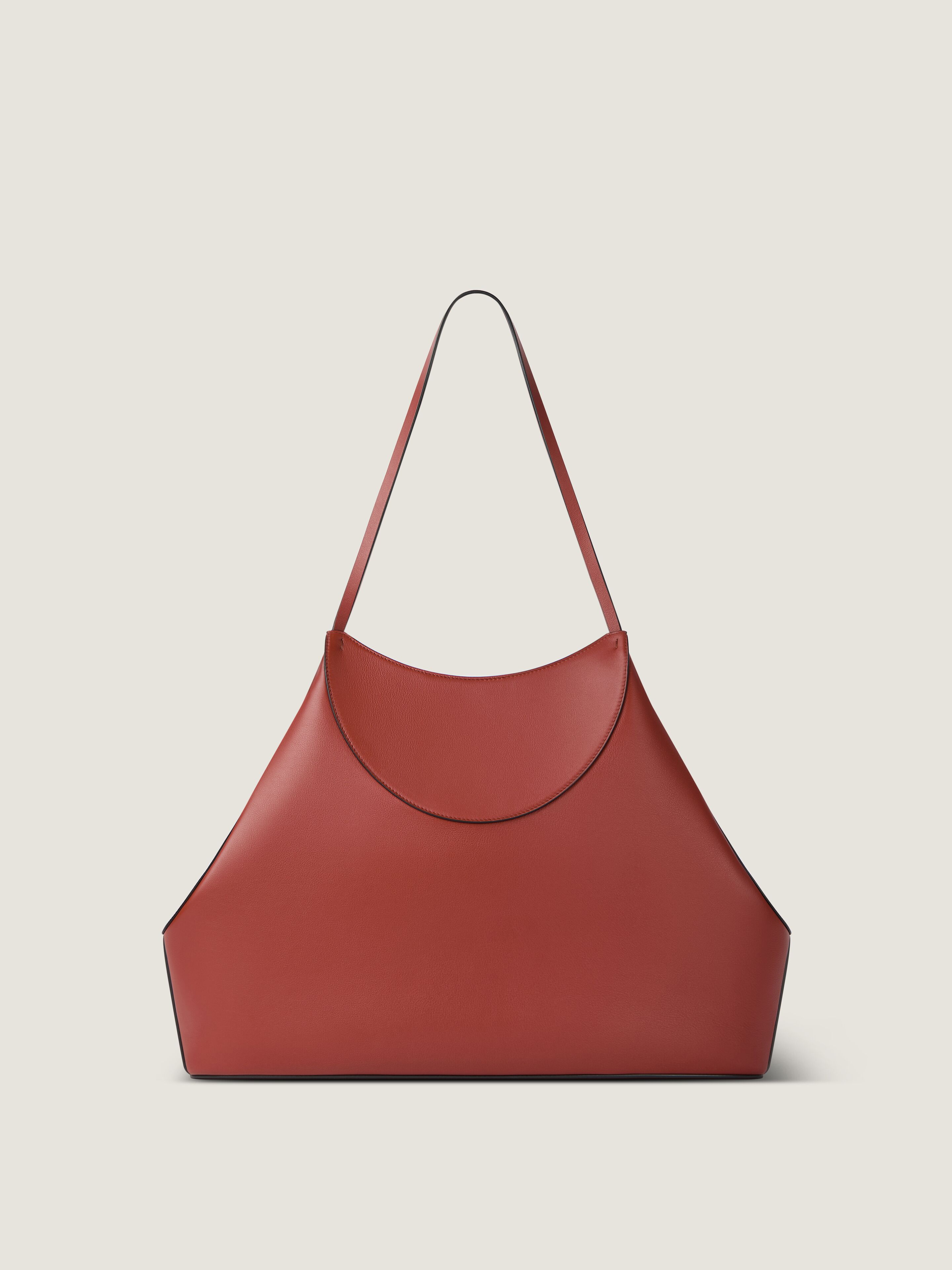 GIVENCHY パーティーバッグ Medium Facet tote bag in grained leather in - terracotta