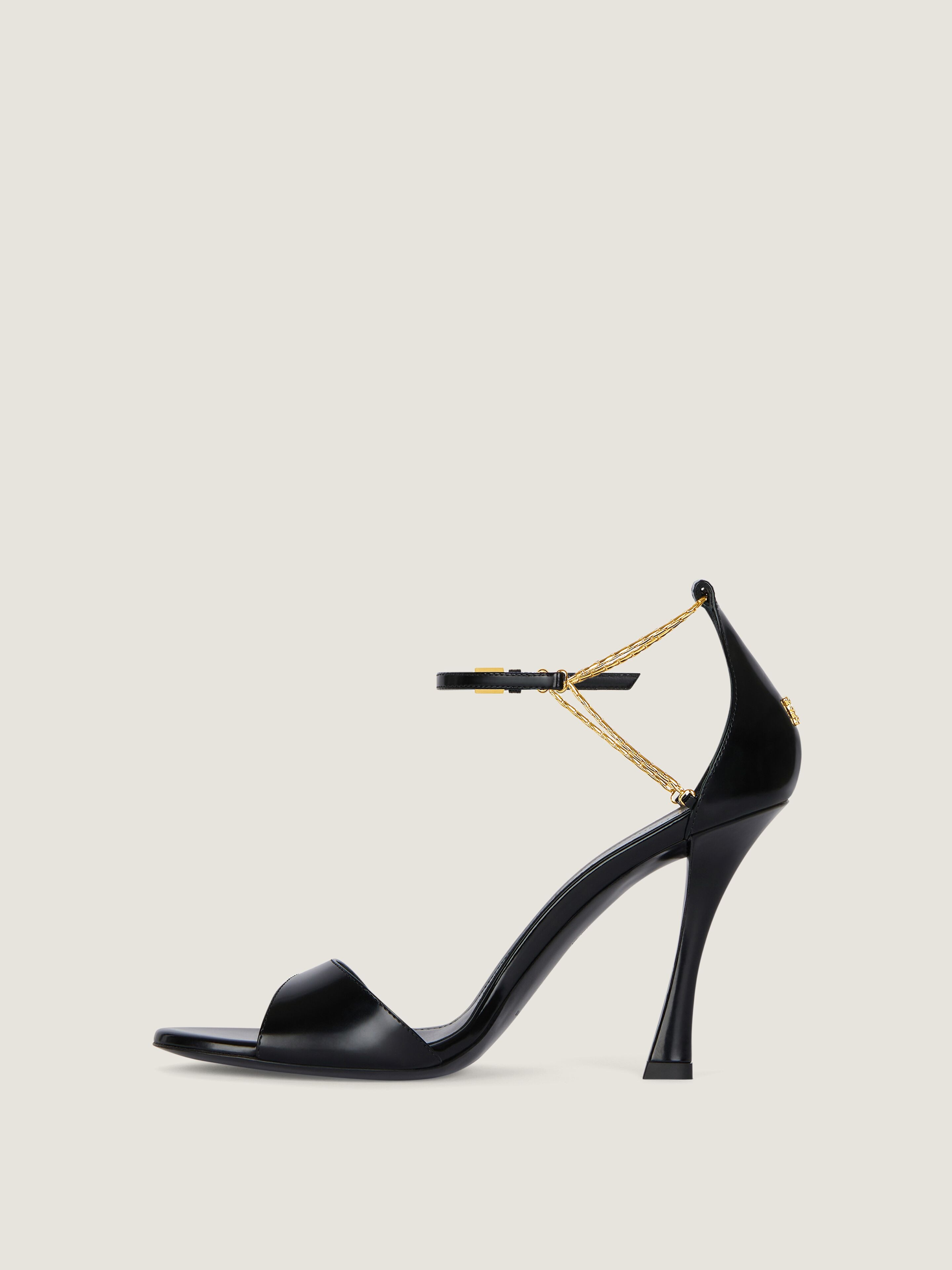 GIVENCHY 4G リキット ヒル サンタル BE309ME2B5 068 4G Liquid heeled sandals in leather | Givenchy CA | Givenchy
