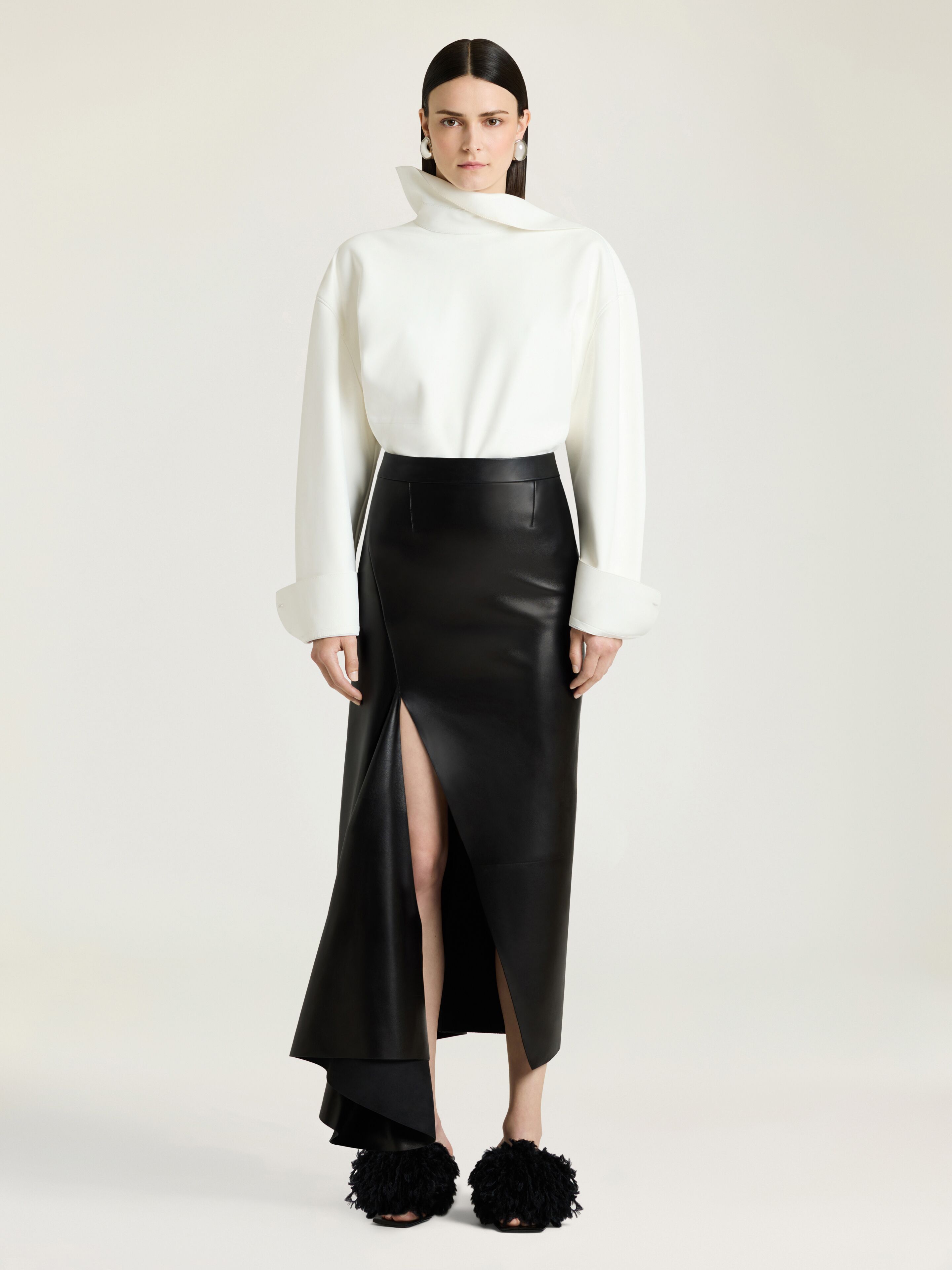 Slashed long skirt in leather in - black - BW414J61ZX-001