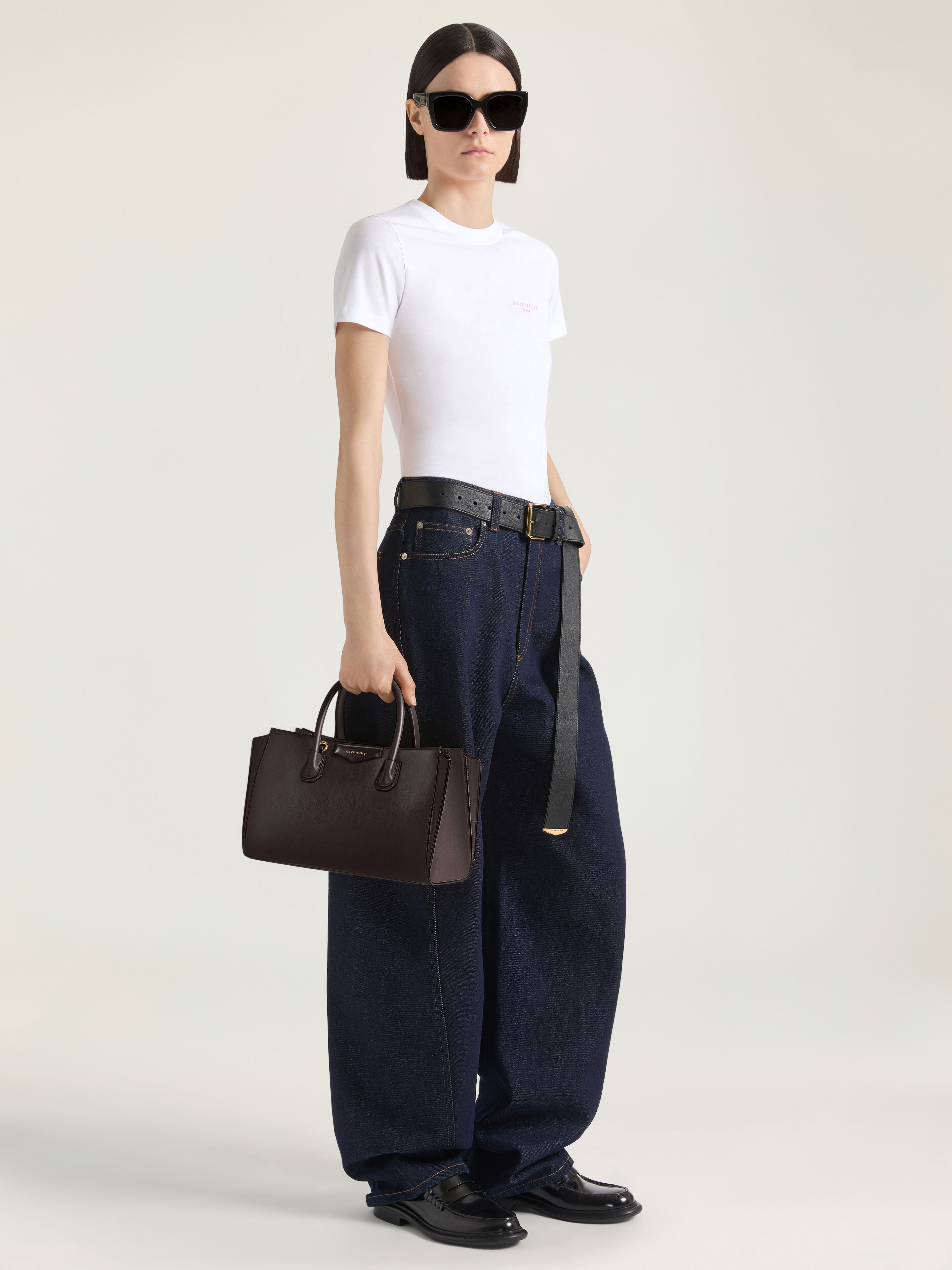 Small Antigona Catchall bag in shiny grained leather | Givenchy US
