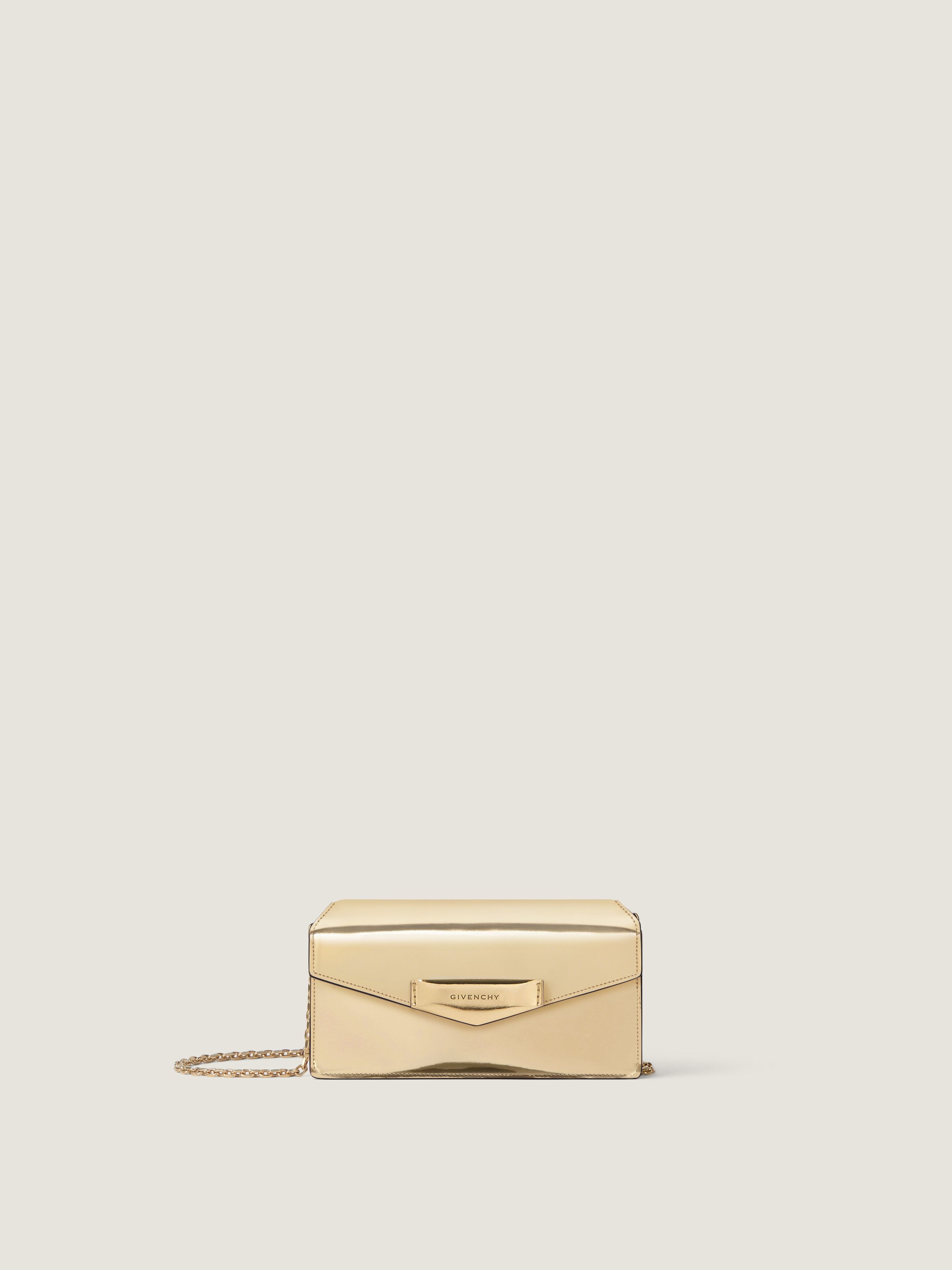 Givenchy Pochette Antigona En Cuir Effet Miroir Avec Chaîne In Gold
