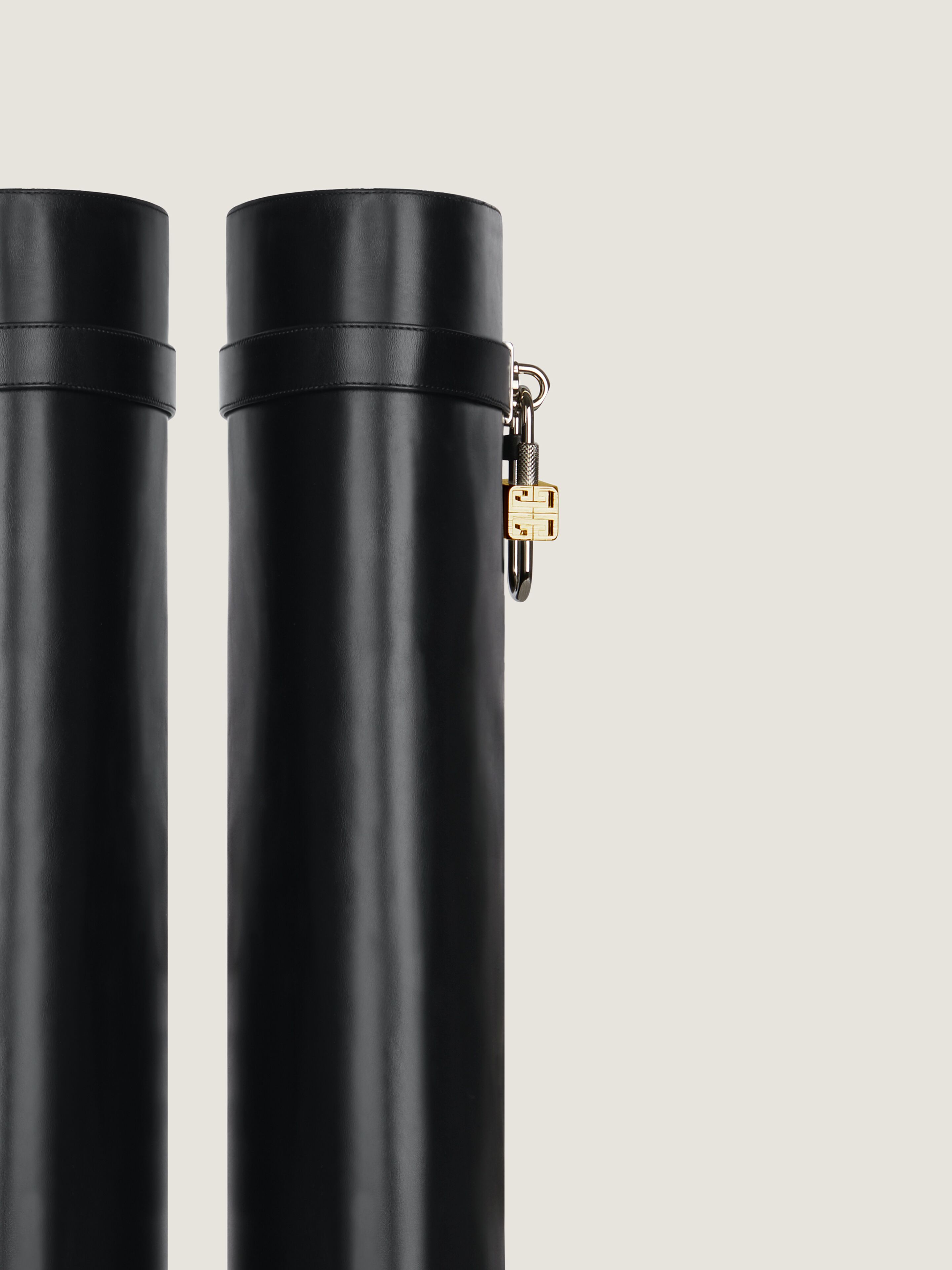 Shark Lock boots in grained leather in - beige | Givenchy ES