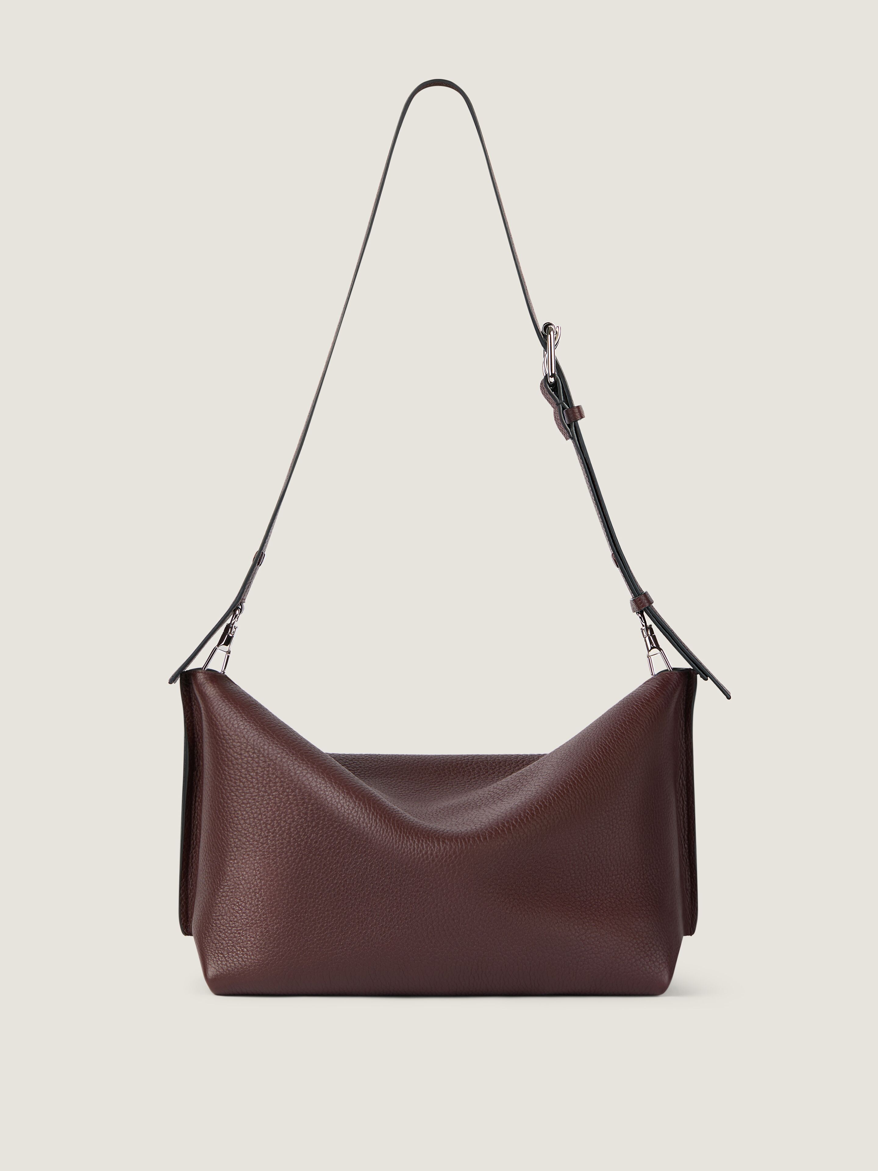 Fold bag in grained leather | Givenchy US | Givenchy
