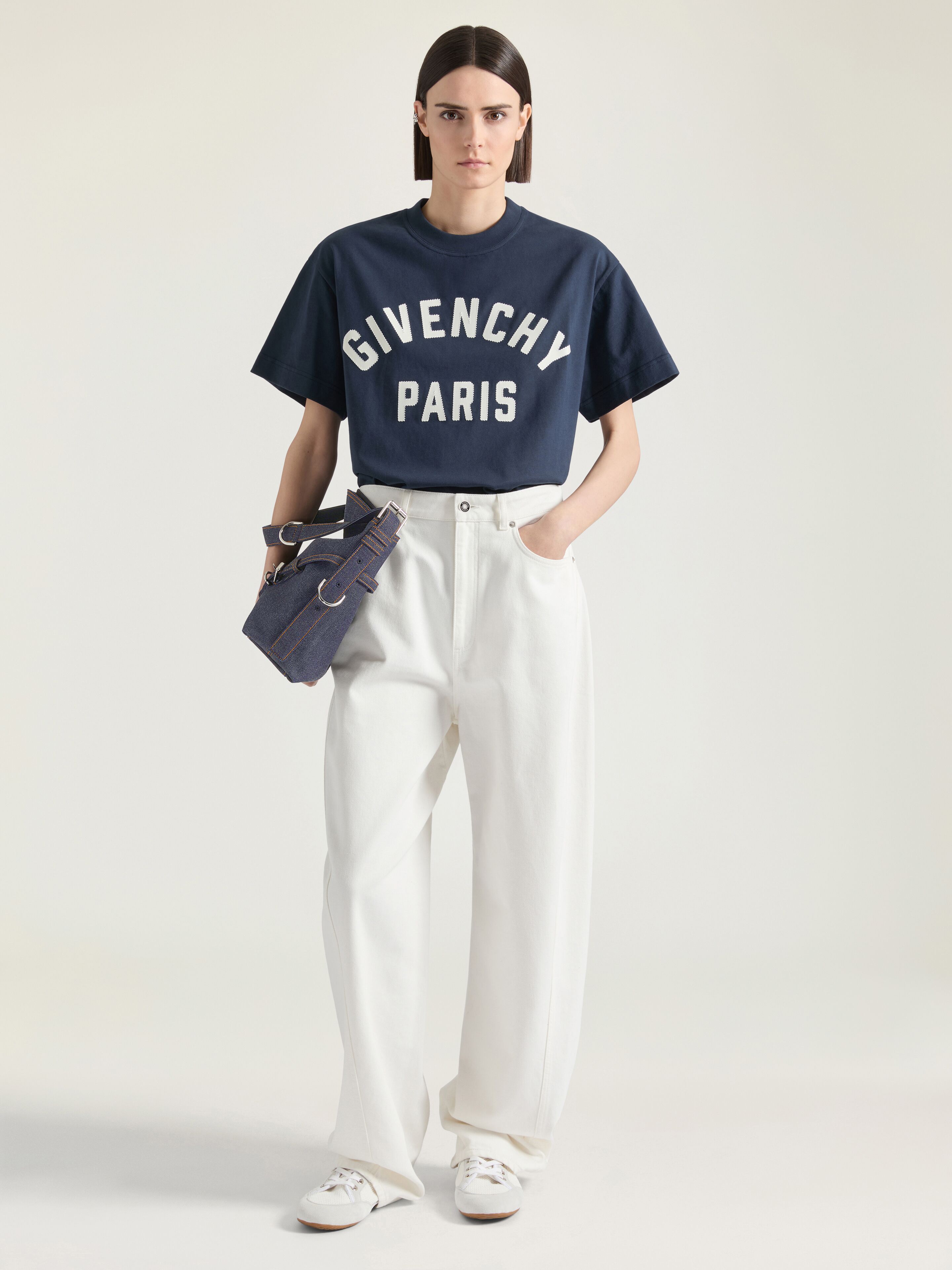GIVENCHY Paris boxy fit t-shirt in cotton in - navy/white