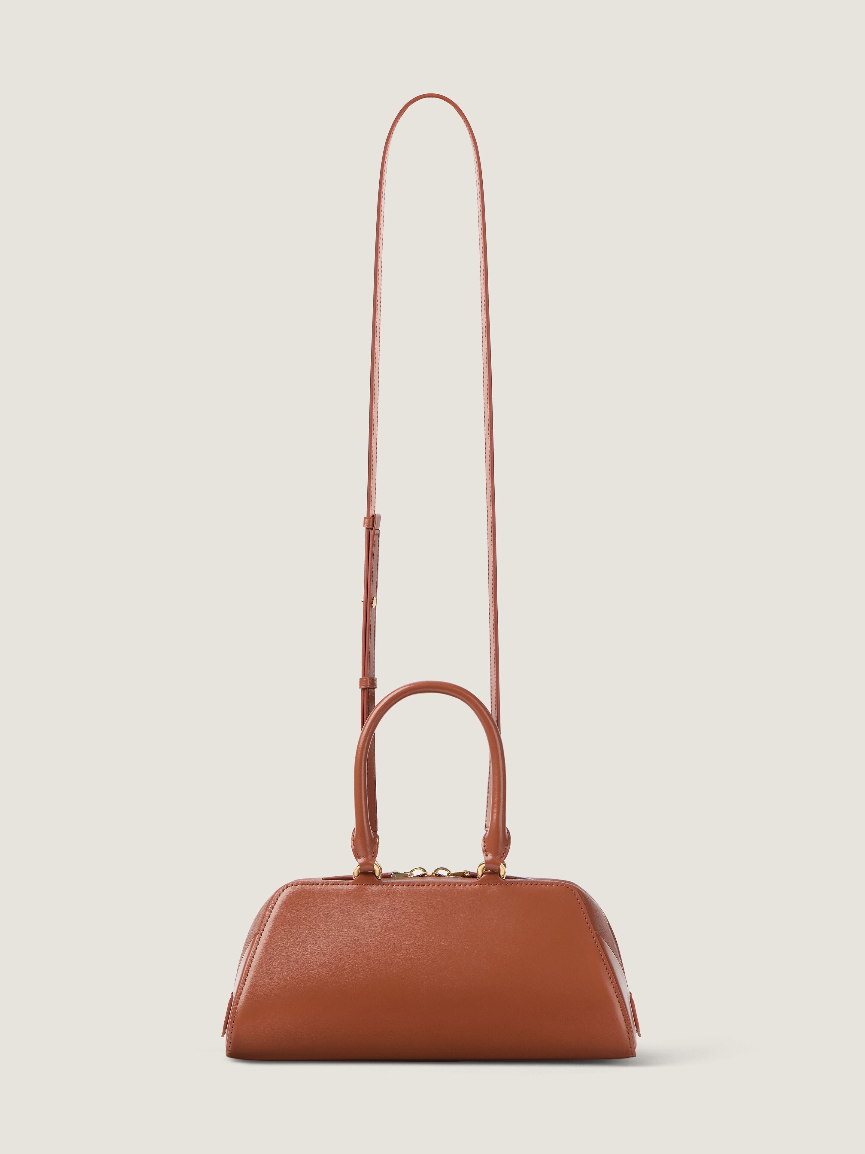 GIVENCHY アンティゴナ イーストウエスト スモール レザー Small Antigona East-West bag in Box leather in - black