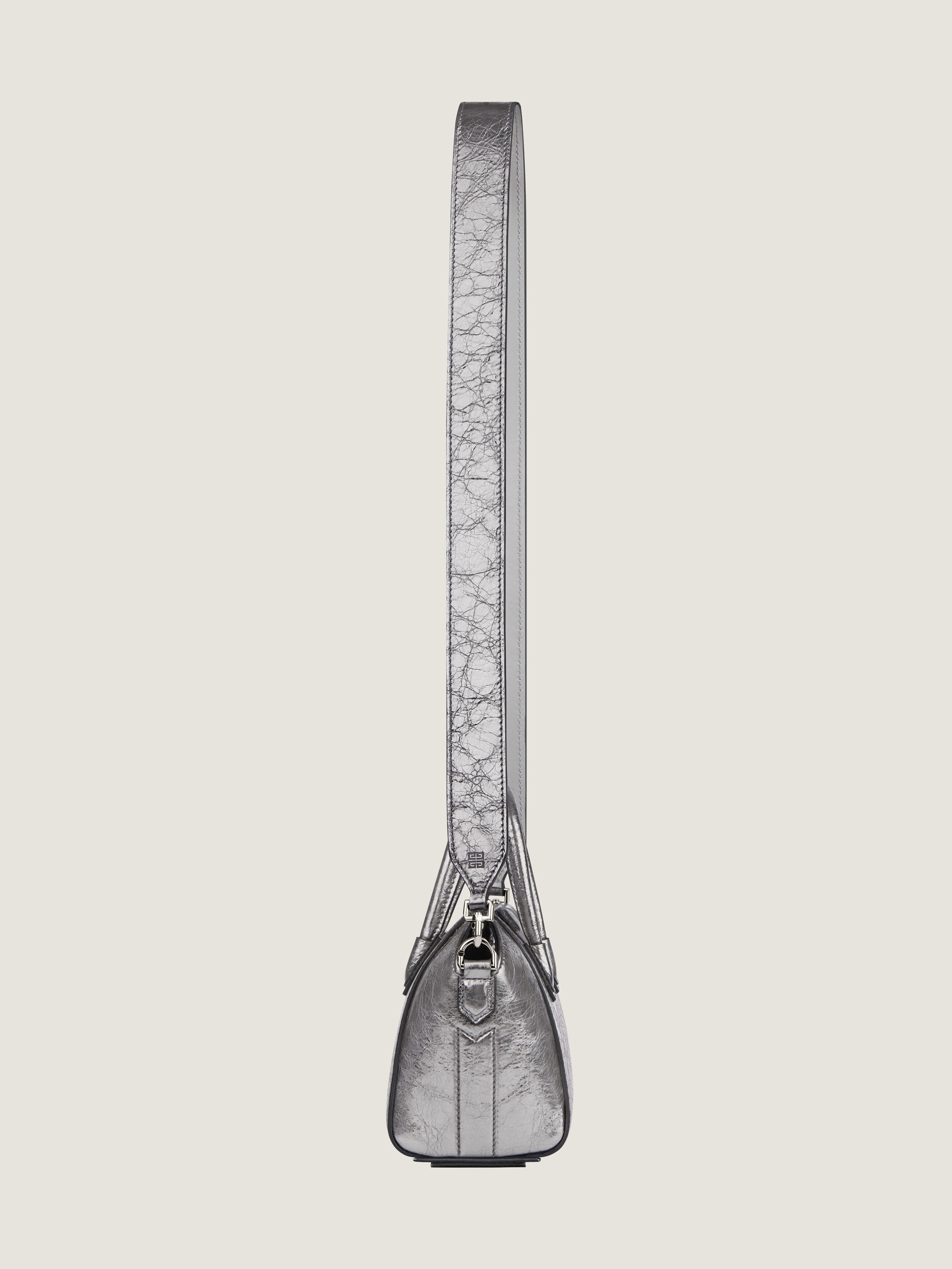 【関税込み】Givenchy グレー ミニ Antigona バッグ Mini Antigona bag in grained leather in - pearl grey 2