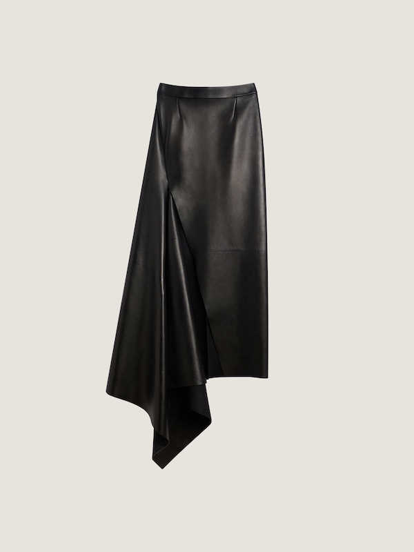 Slashed long skirt in leather
