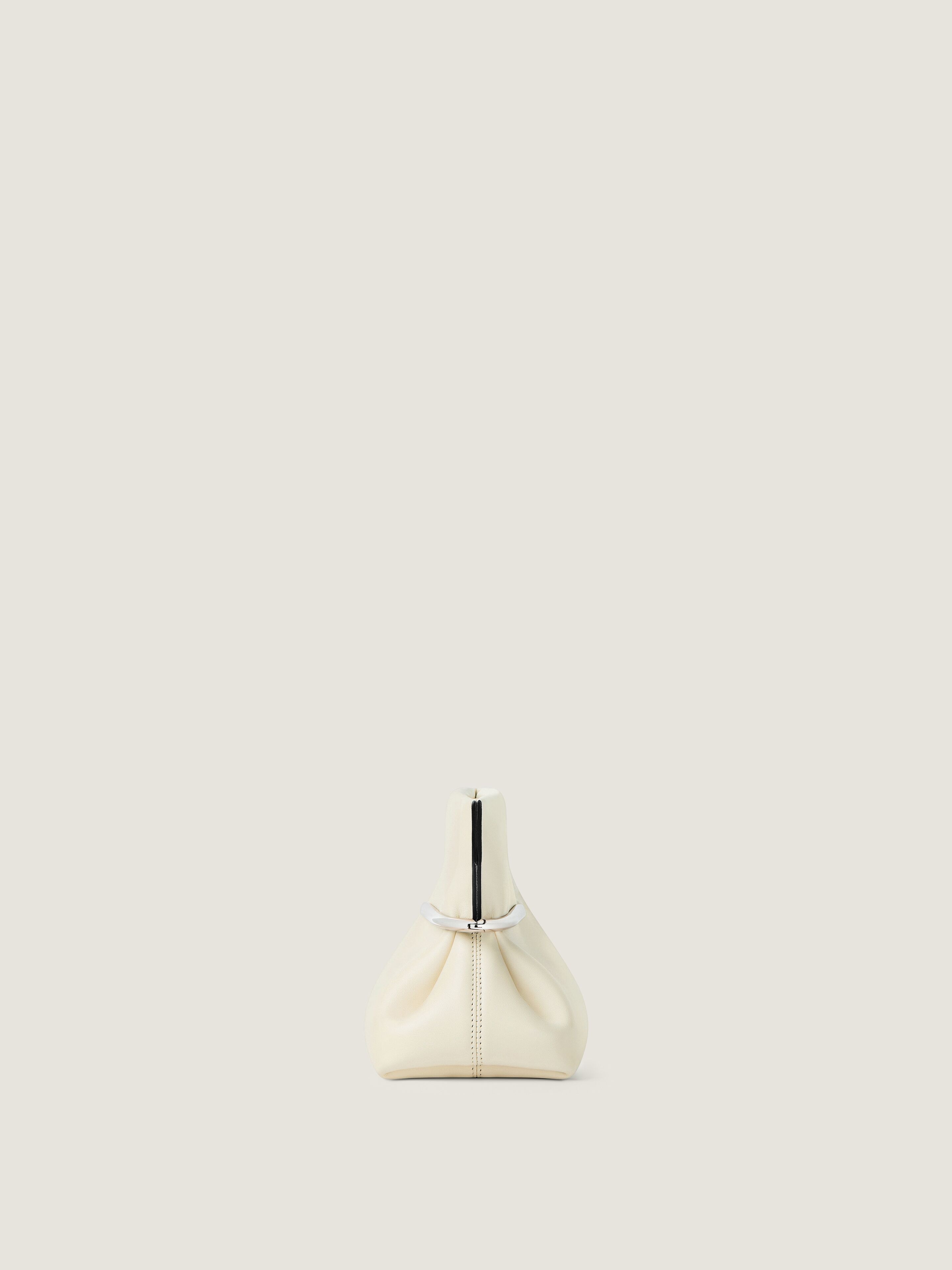 Pinch Soft clutch in nappa leather in - cream - BB5171B1Y1-156