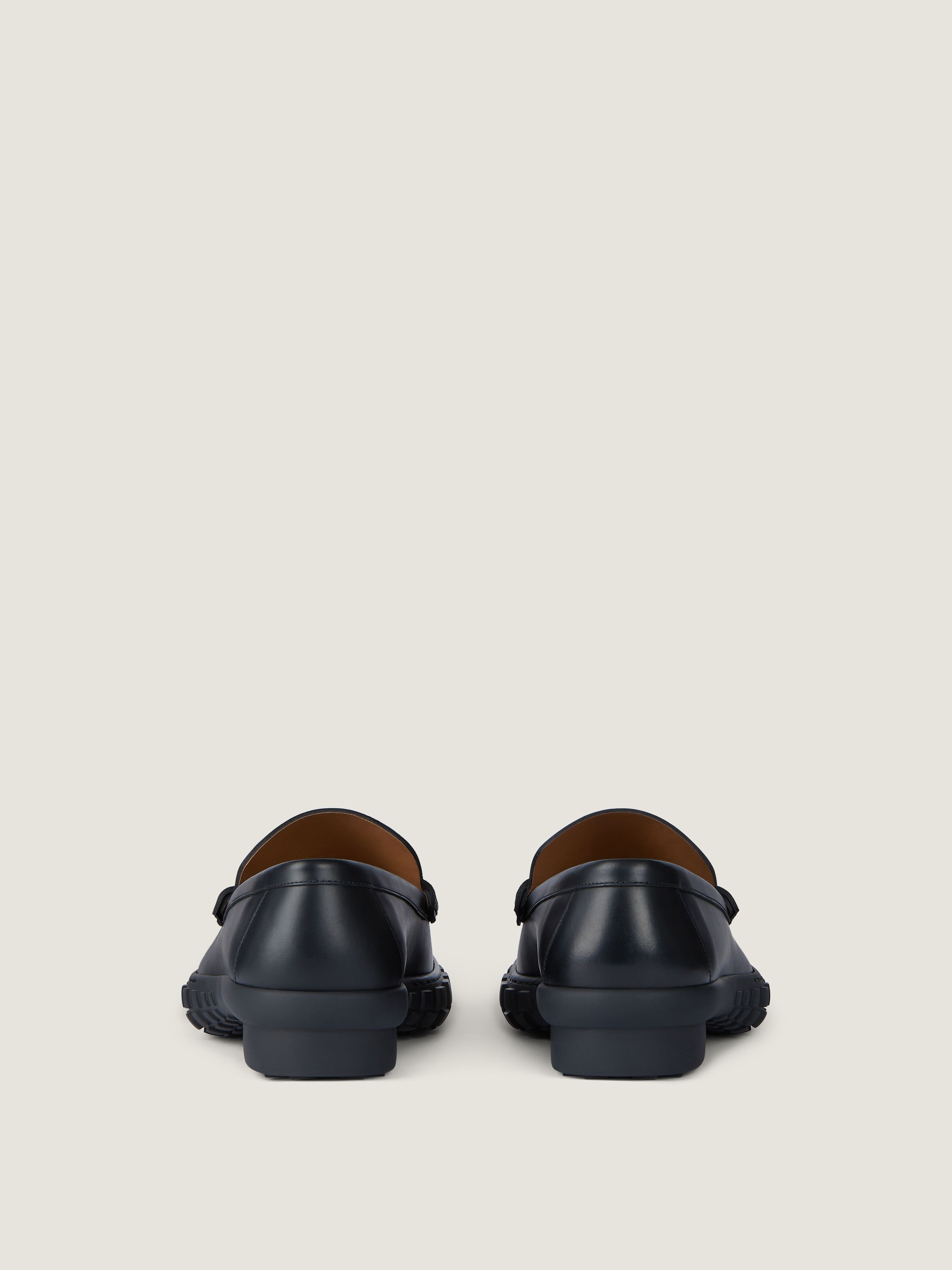 GIVENCHY Echo loafers in leather in - black - BH203LH1X8-001