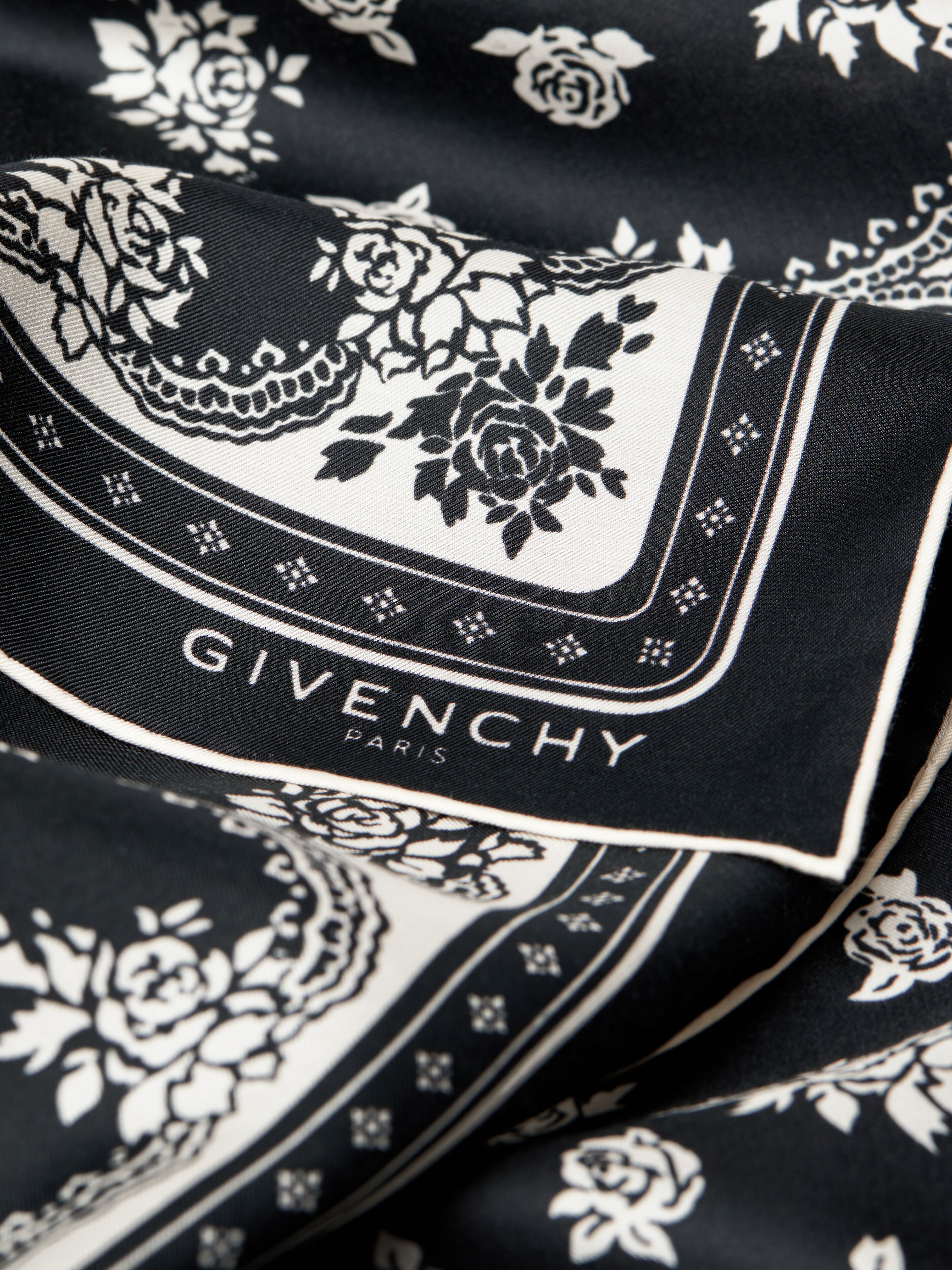 手芸素材・材料 イタリア製GIVENCHYシルクプリント140cm×270cm# 261
