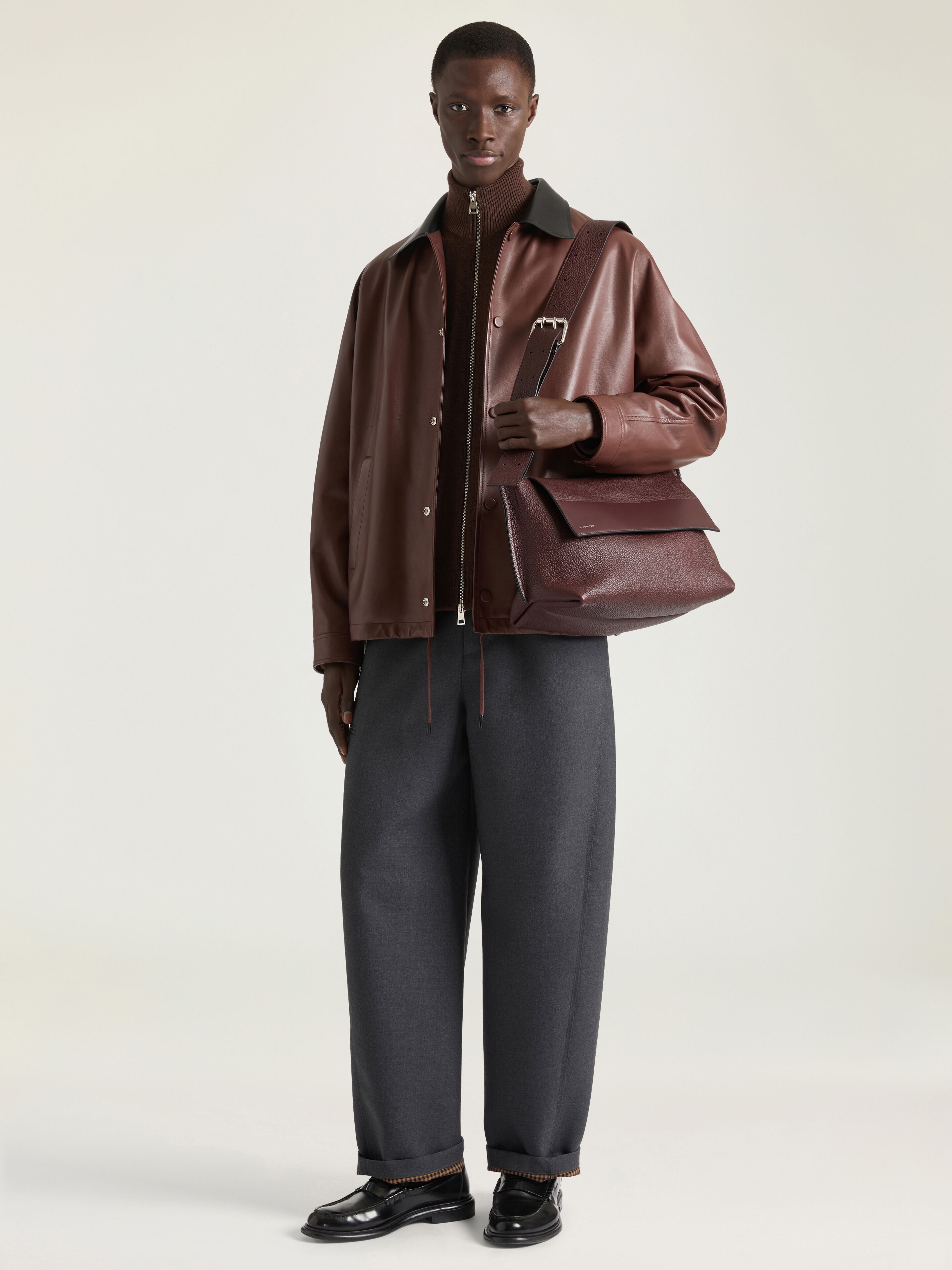 Fold bag in grained leather | Givenchy US | Givenchy