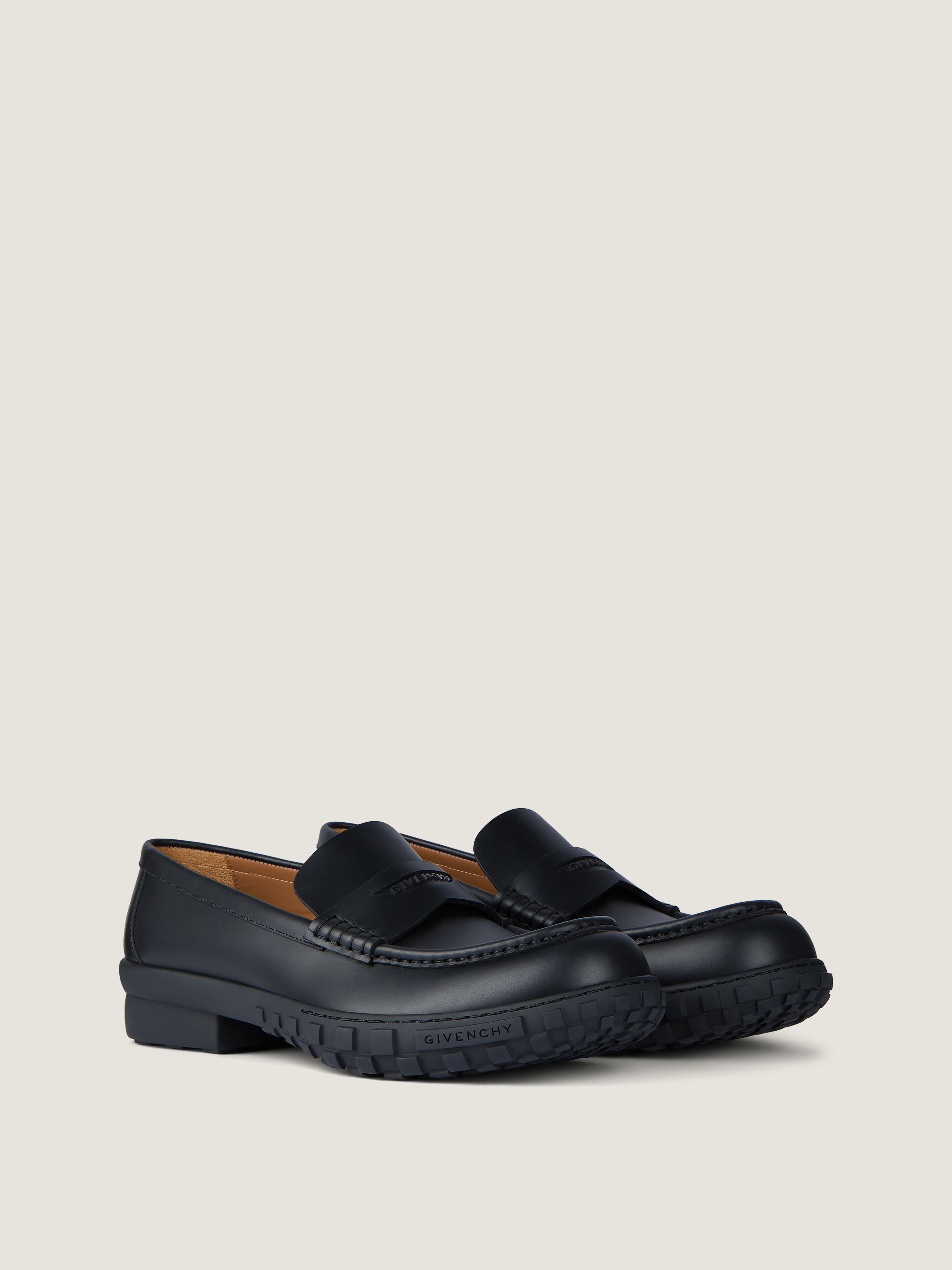 GIVENCHY Echo loafers in leather in - black - BH203LH1X8-001