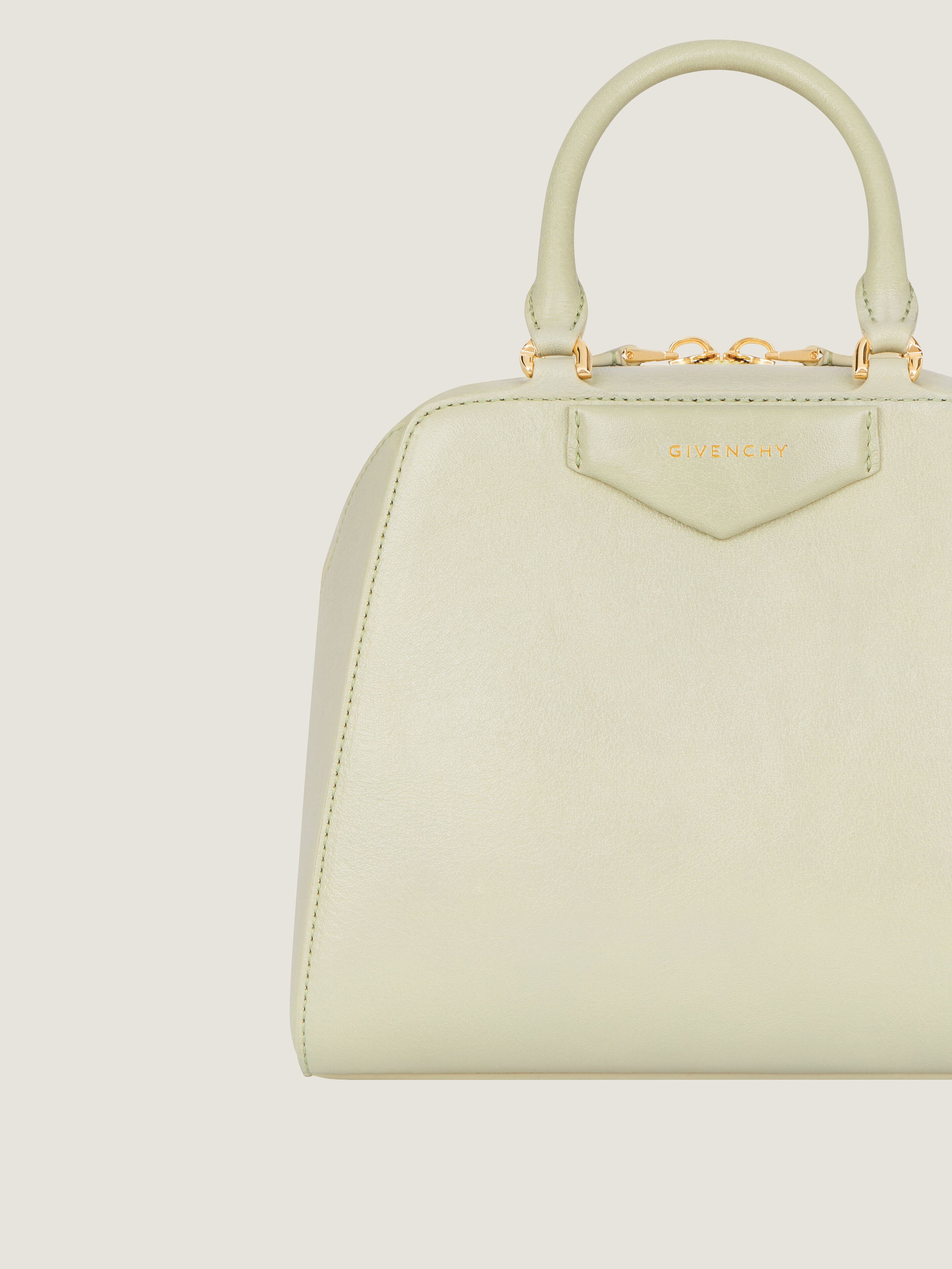 GIVENCHY ハンドバッグ MINI ANTIGONA CUBE BB50ZBB24B Mini Antigona Cube bag in leather in - black | Givenchy US