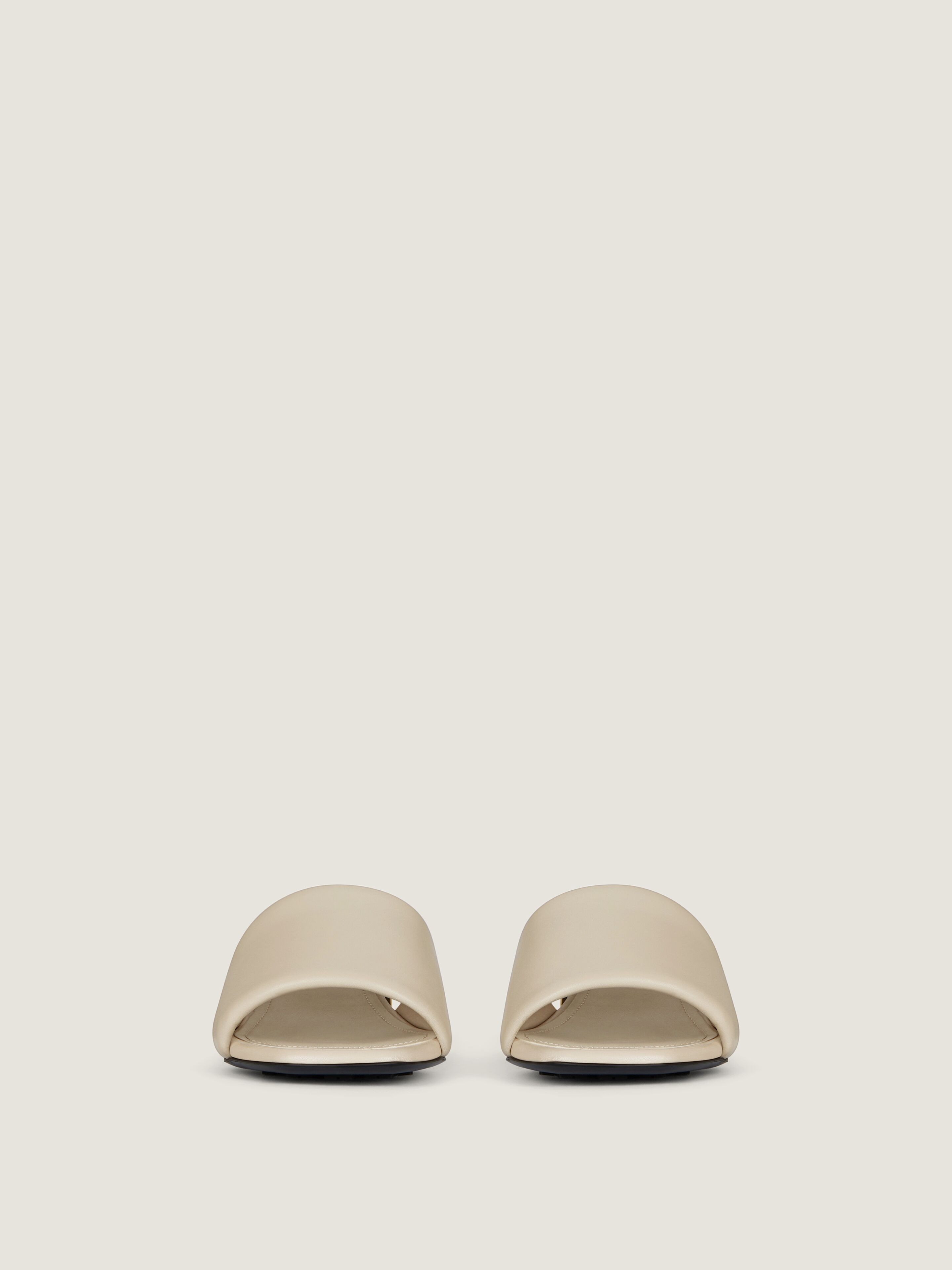 [送料無料/関税込] GIVENCHY ミュール ヒール Gキューブ G Cube heeled mules in leather in - natural beige | Givenchy US