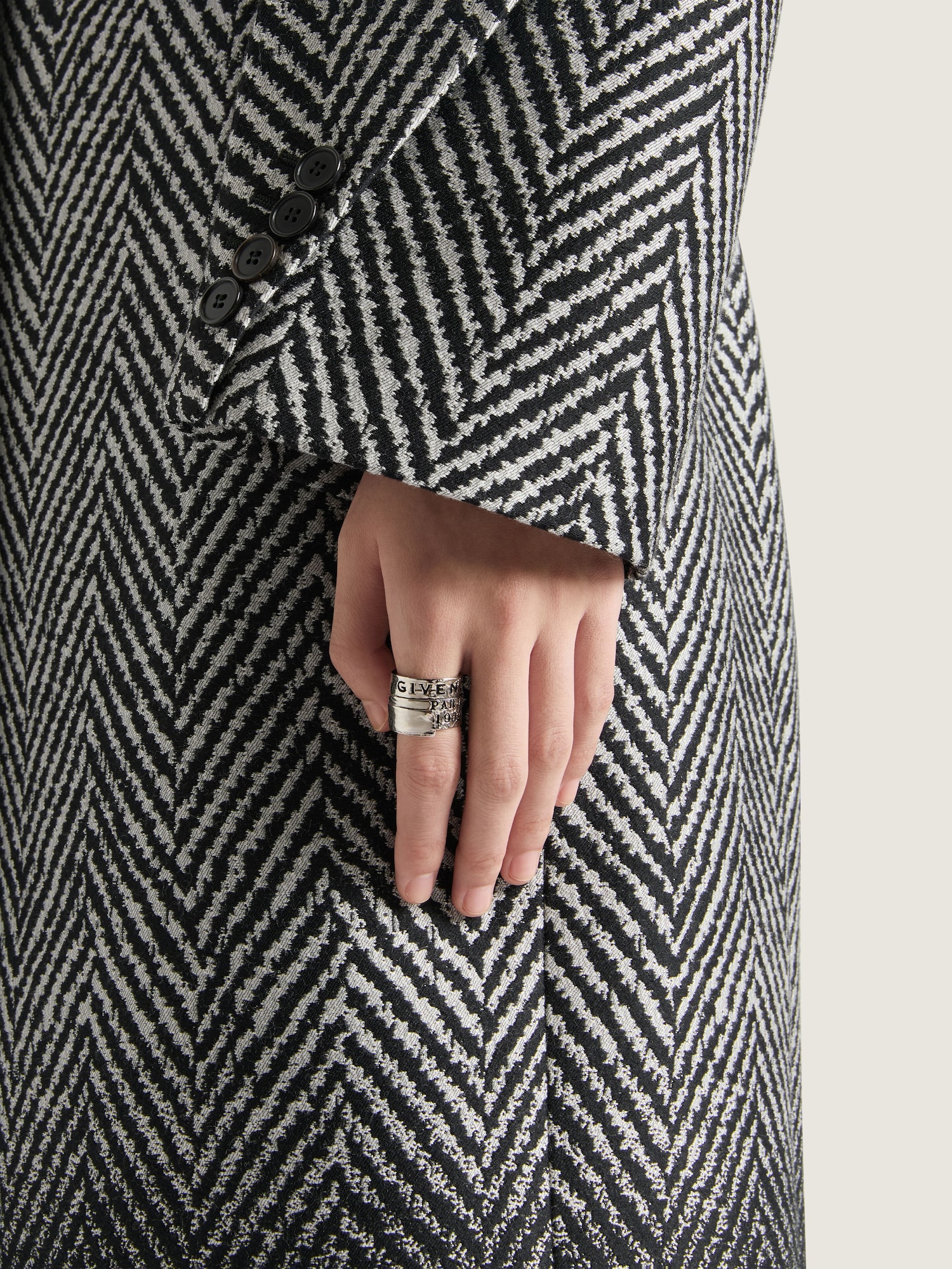 Givenchy Tape ring in metal and enamel in - antic silvery 