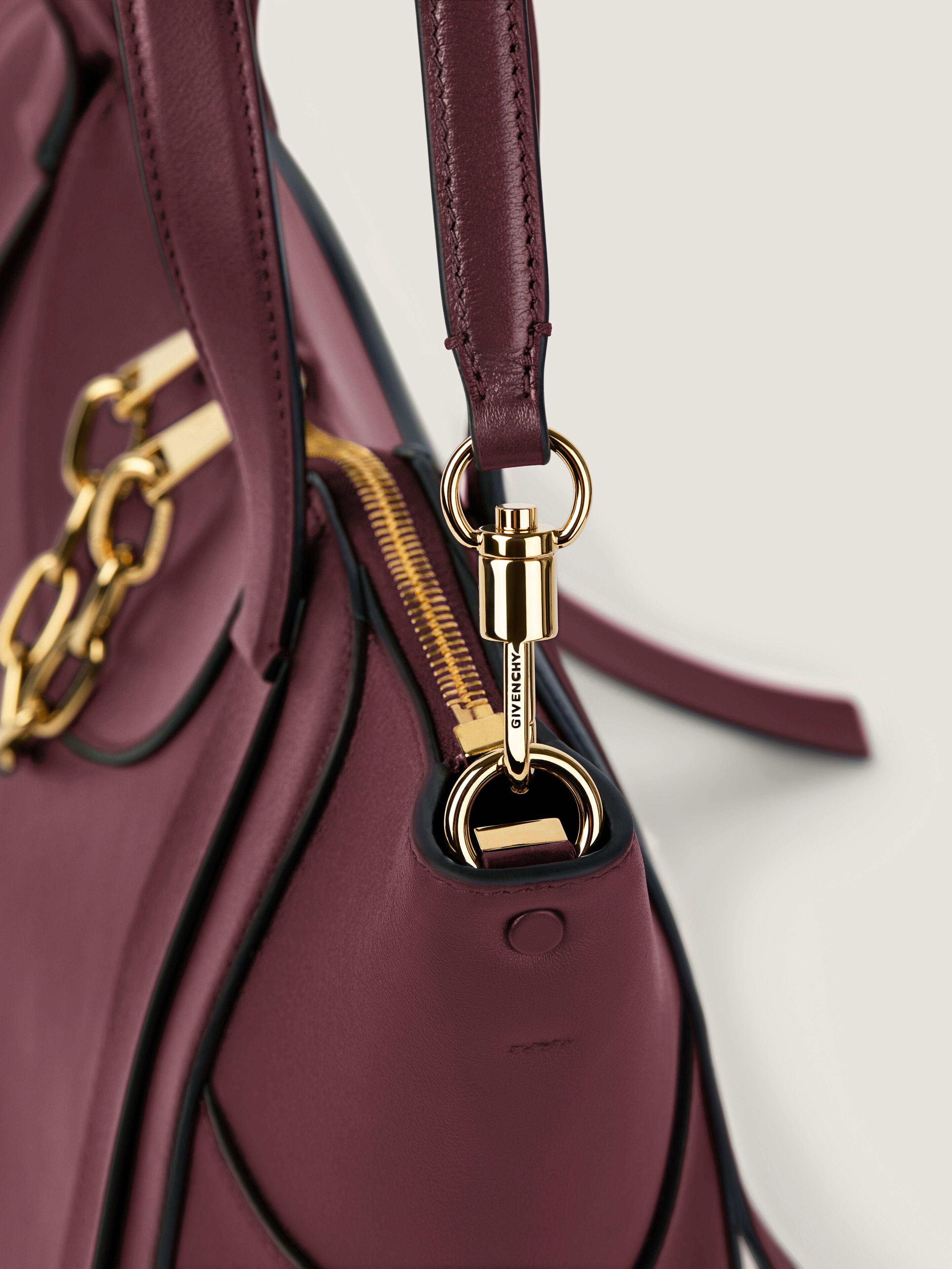 Medium The Snatch bag in grained leather in - aubergine