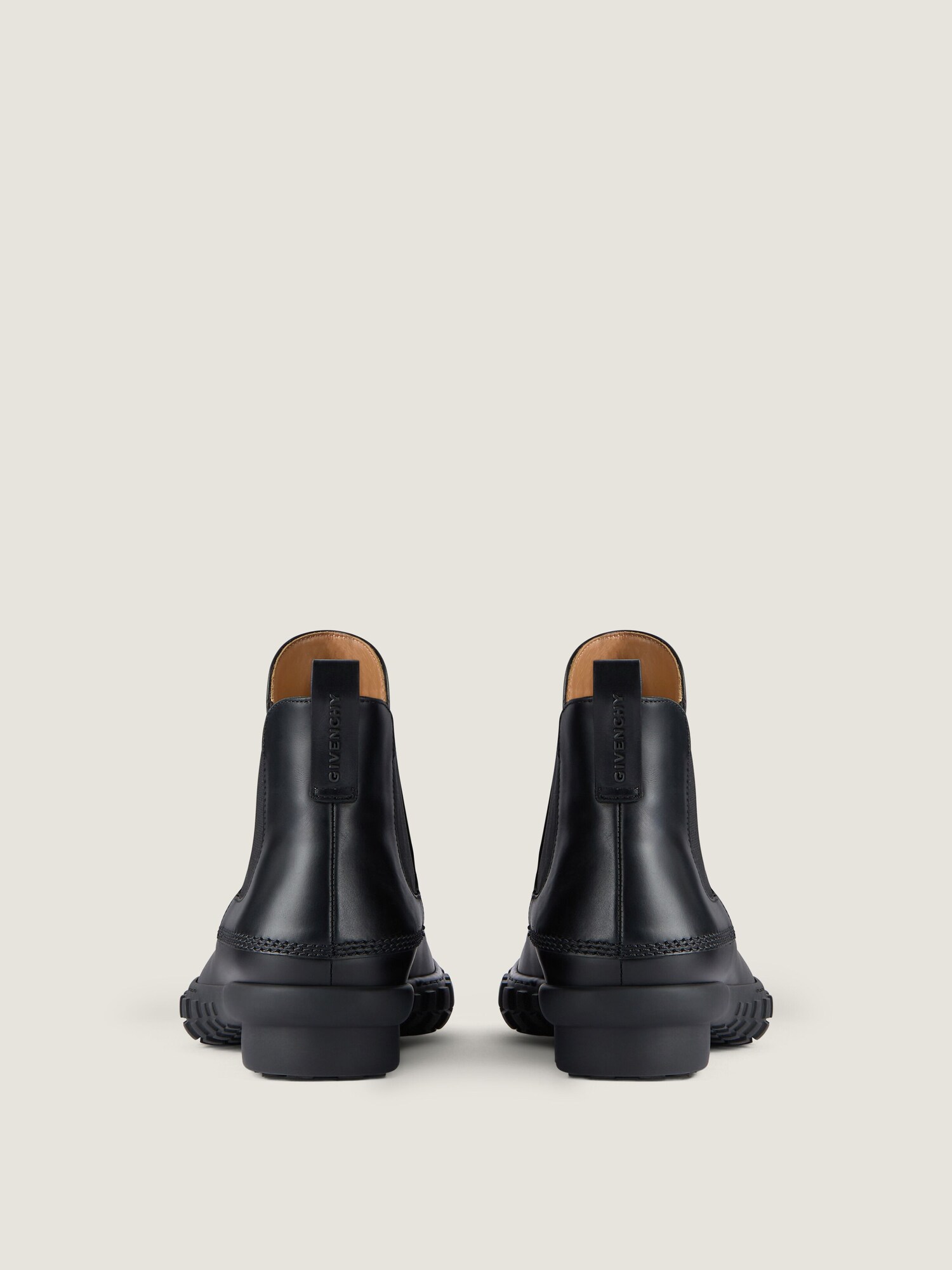GIVENCHY Echo chelsea boots in leather in - black - BH6051H1X8-001 