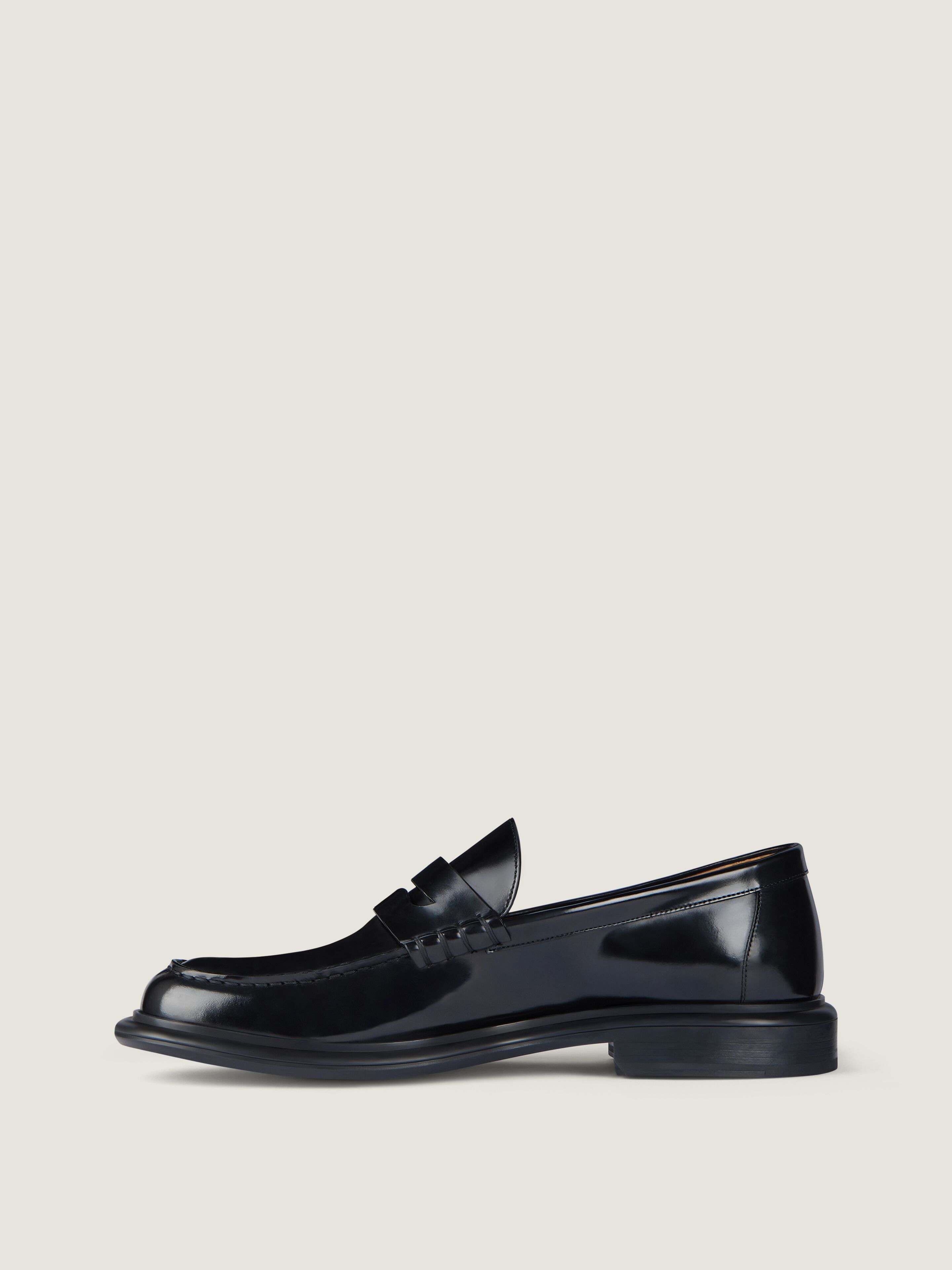 Gent loafers in brushed leather in - black - BH203PH1X9-001 | Givenchy