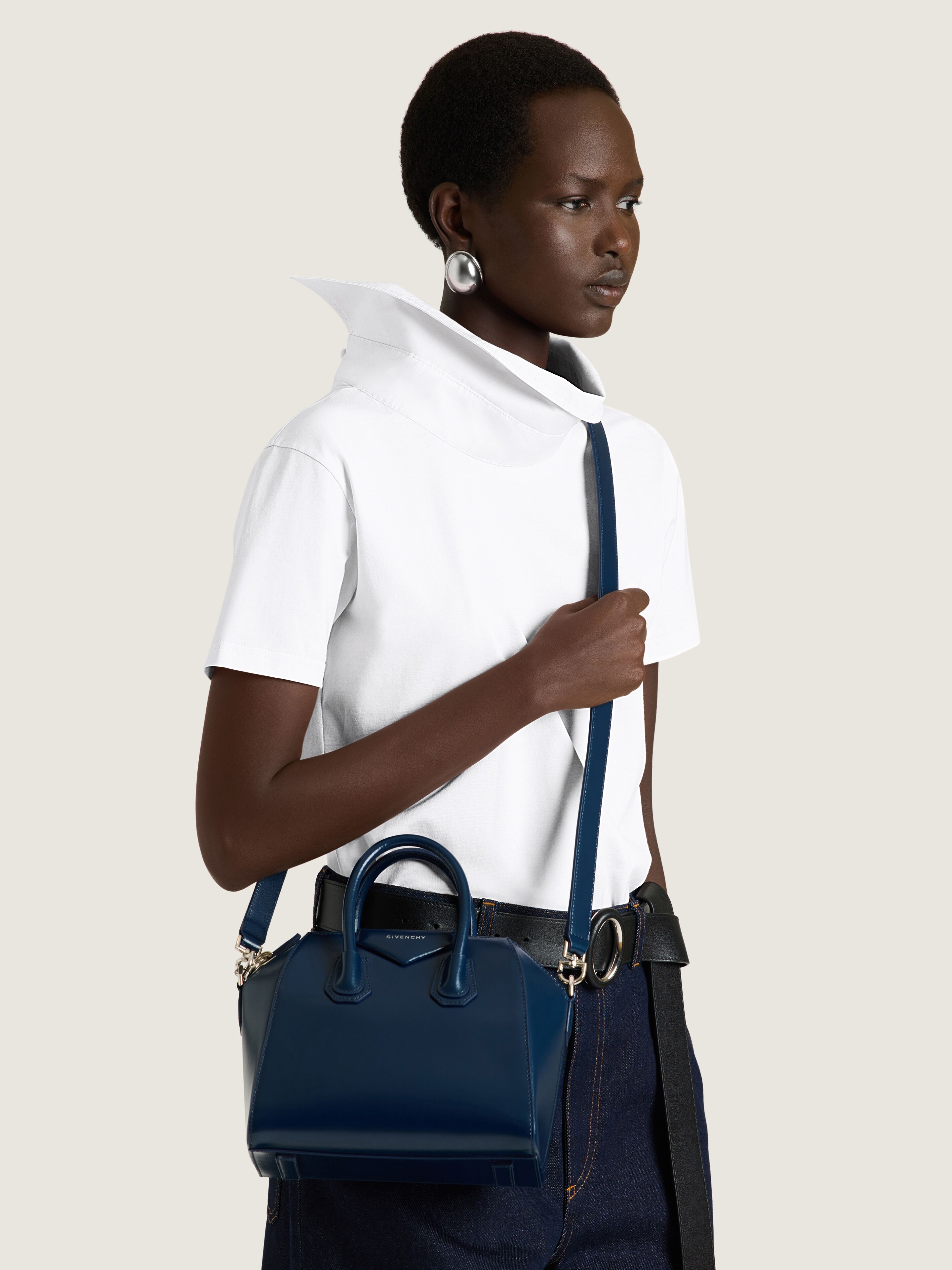 Mini Antigona bag in Box leather in - saphir blue - BB5148B00D-470