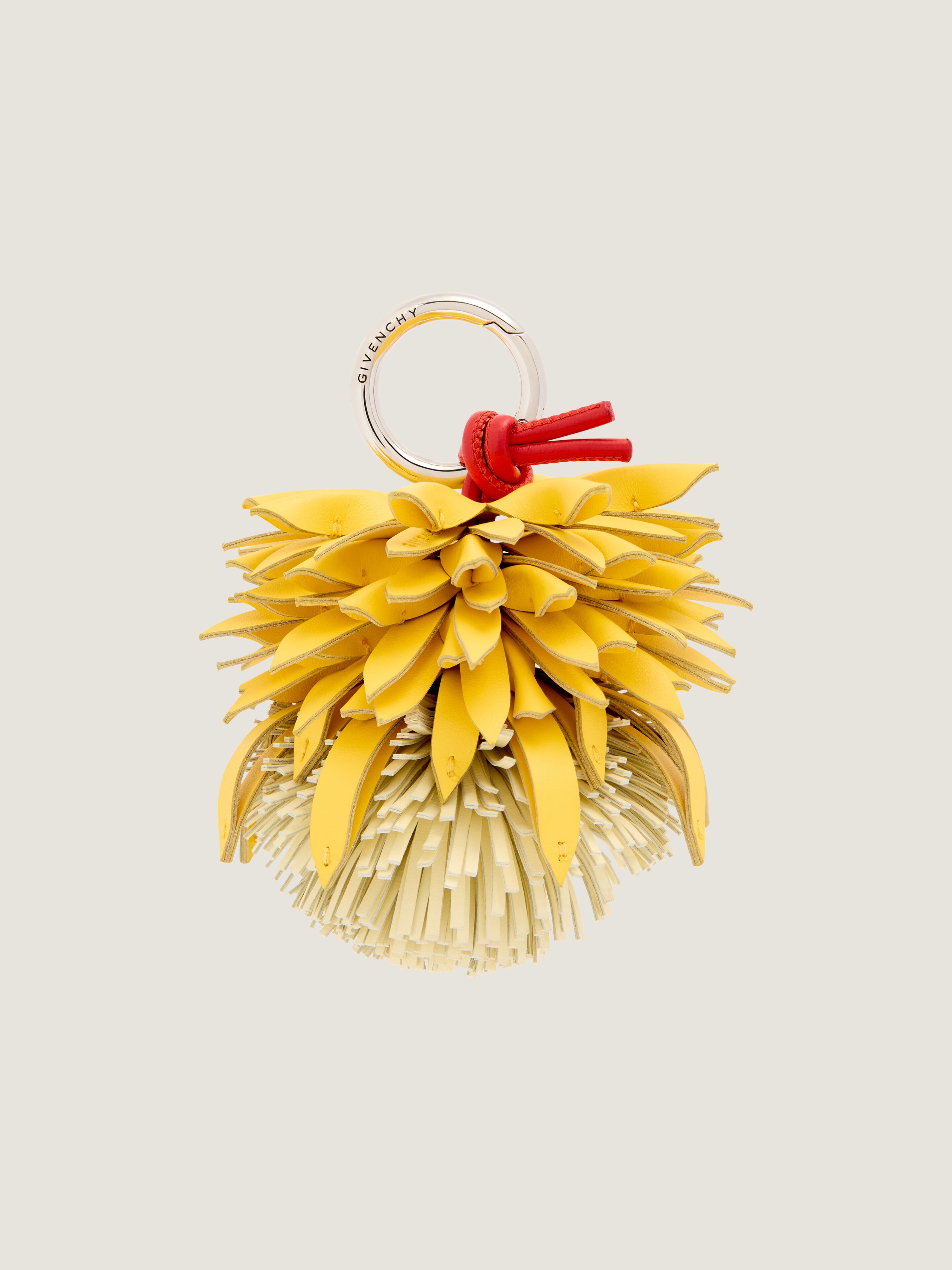Givenchy Bijou De Sac Chardon Bicolore En Cuir Nappa In Beige/jaune