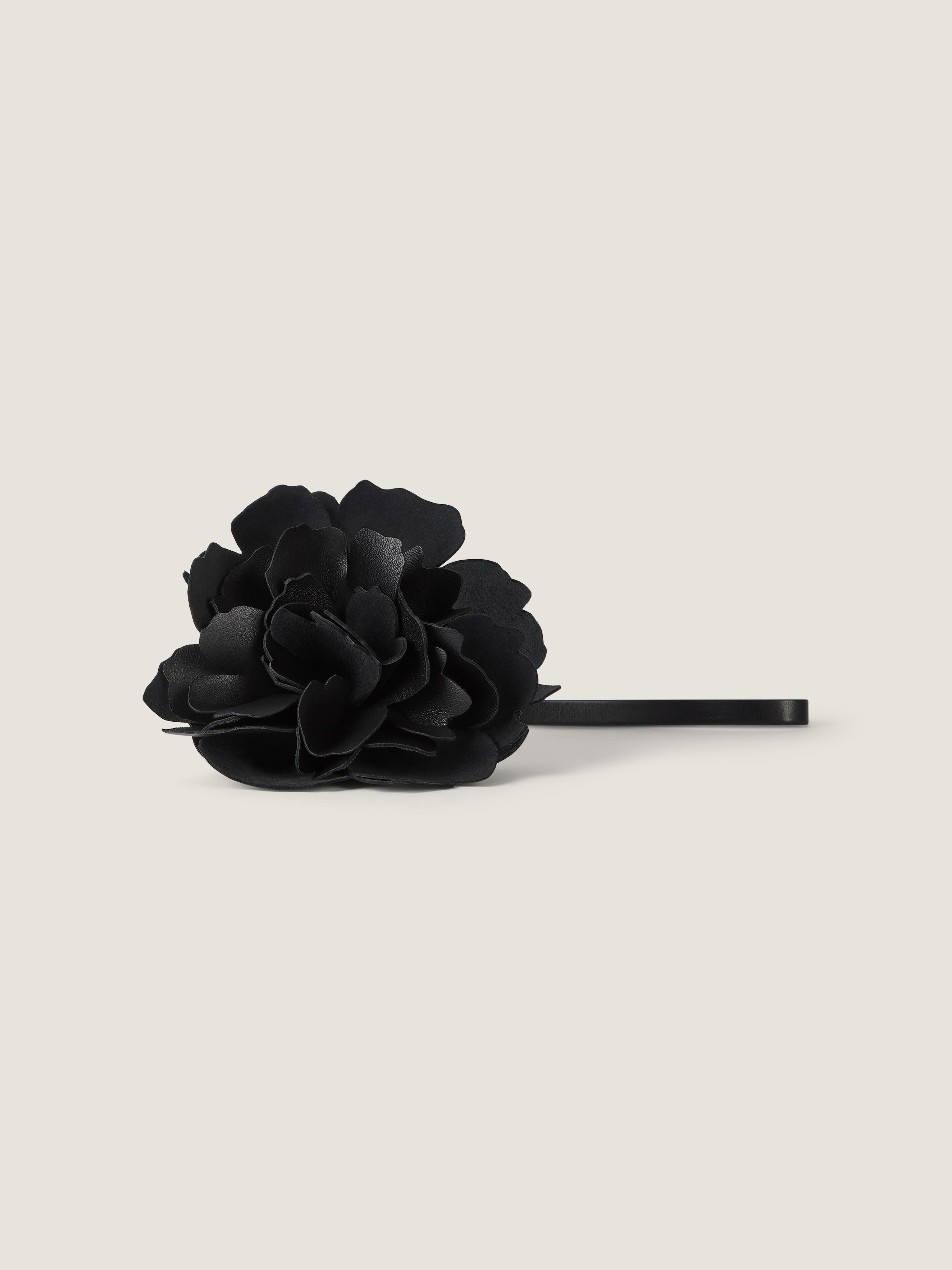 Small rose petals charm in nappa leather in - black - BB60RBB2H1