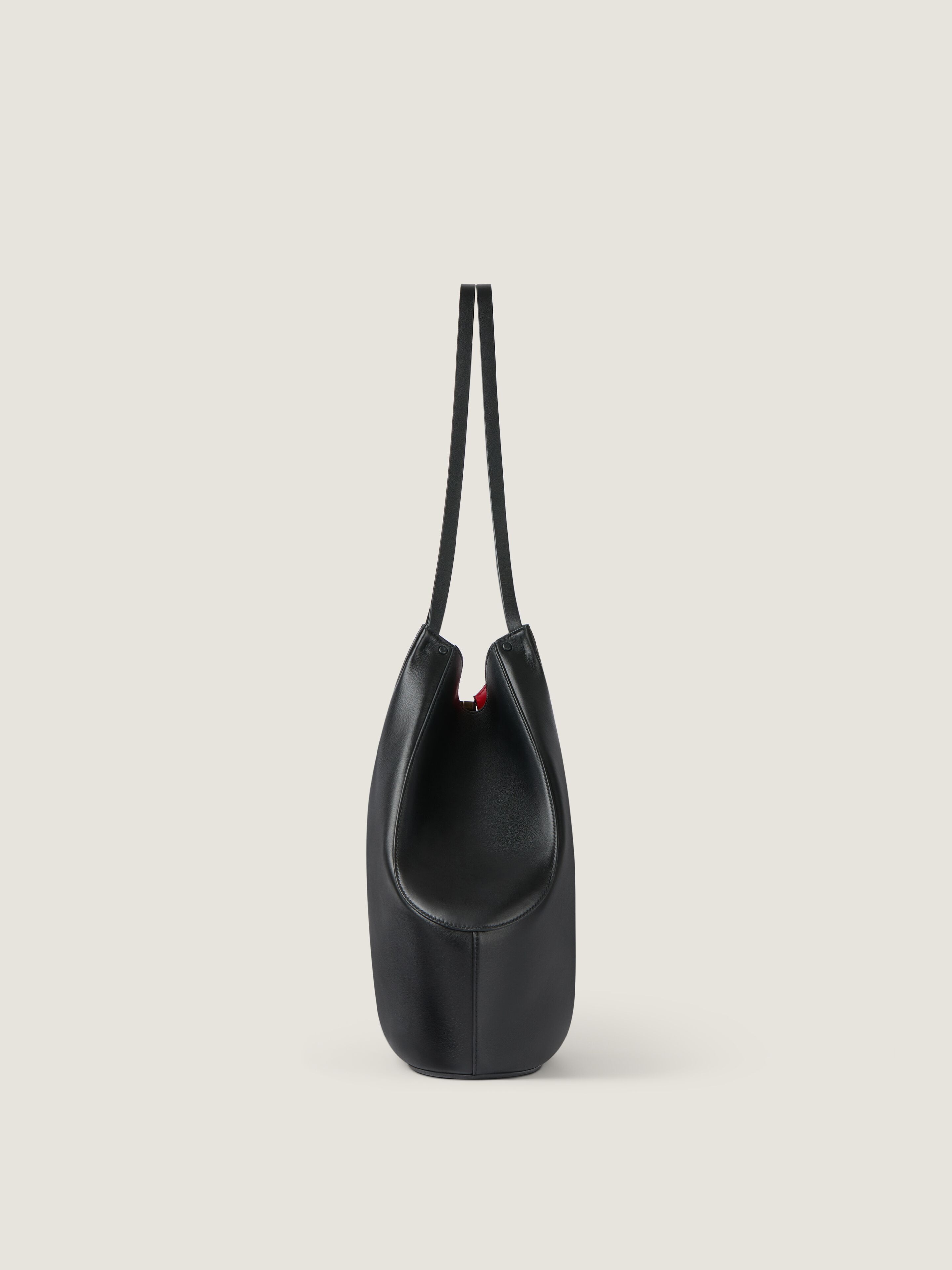 Medium Facet tote bag in grained leather in - black - BB5168B2DK