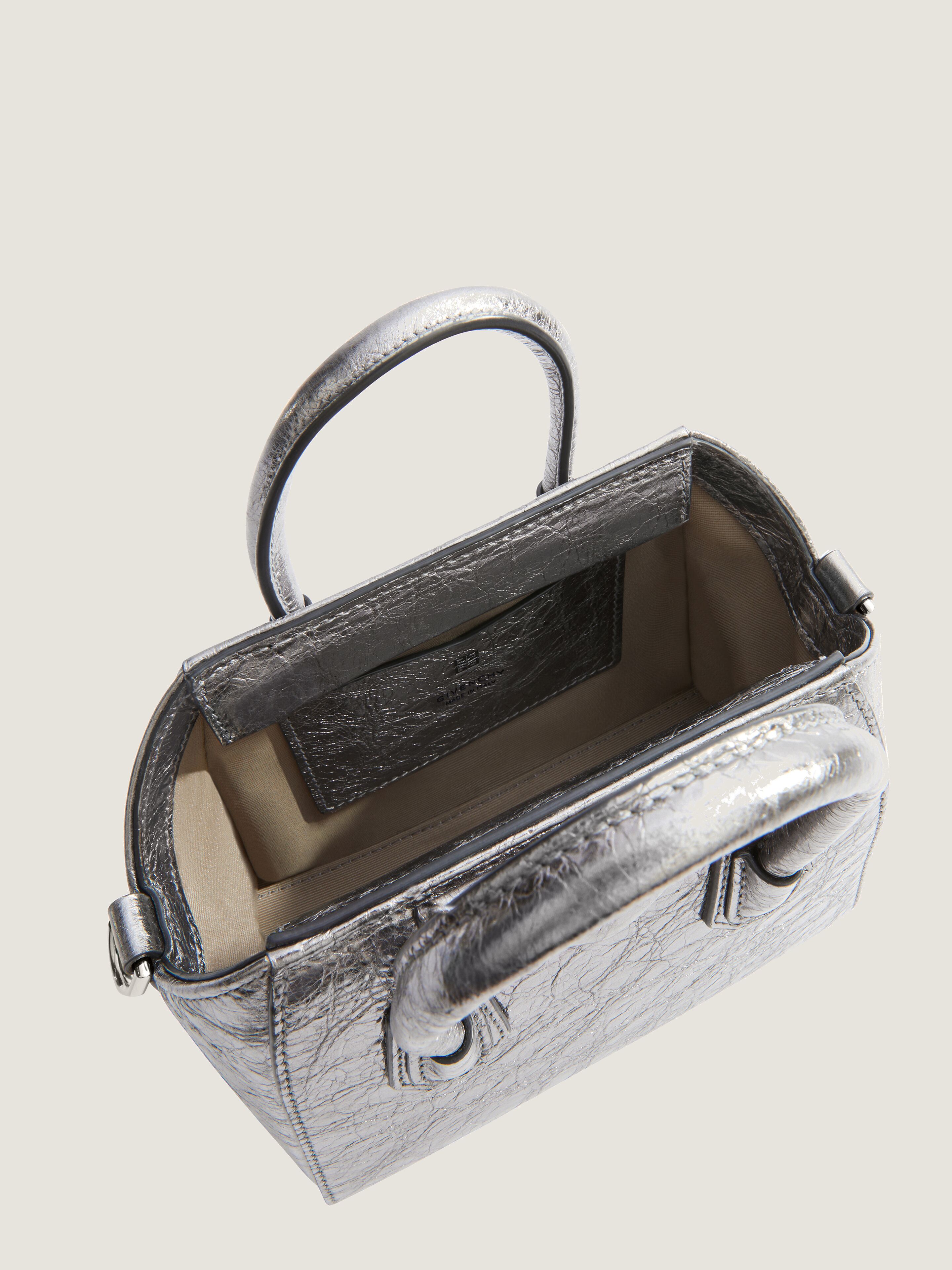 【関税&送料込】Givenchy Antigona Toy Bag Antigona Toy bag in Box leather in - black/red | Givenchy US