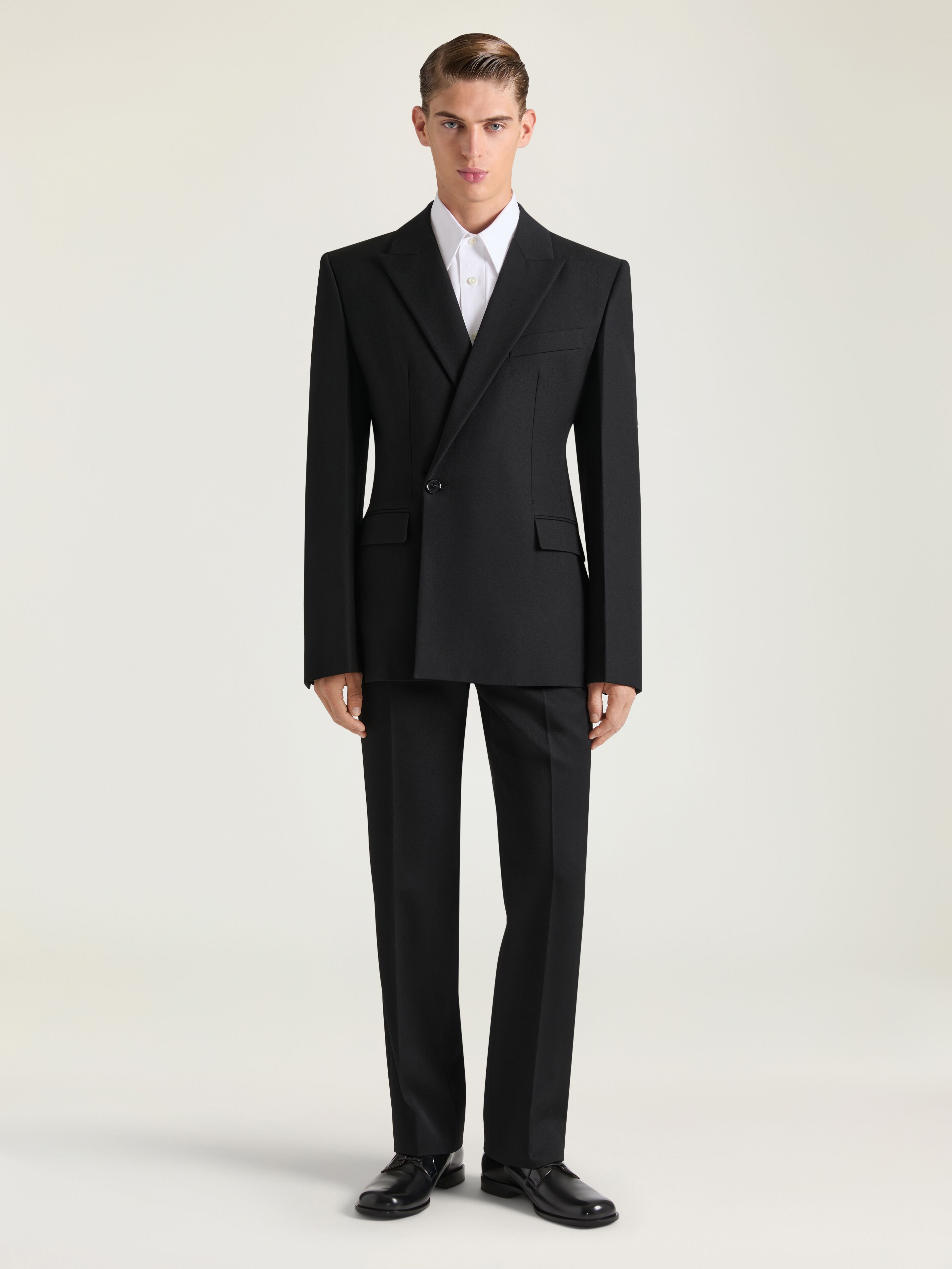 Single-breasted form fit jacket in wool in - black - BM30LZ15CT