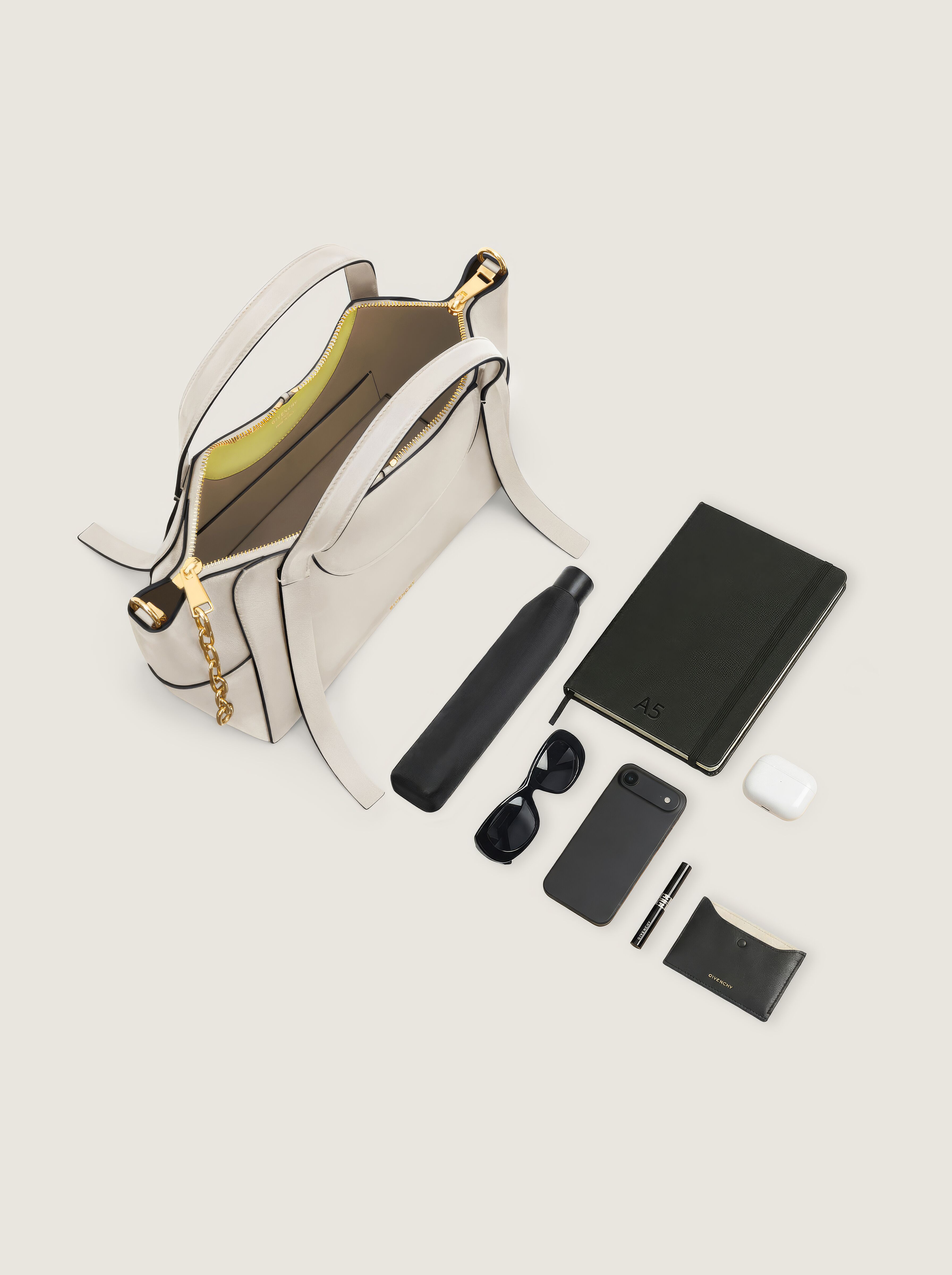 Medium The Snatch bag in grained leather in - cream - BB516SB2DK