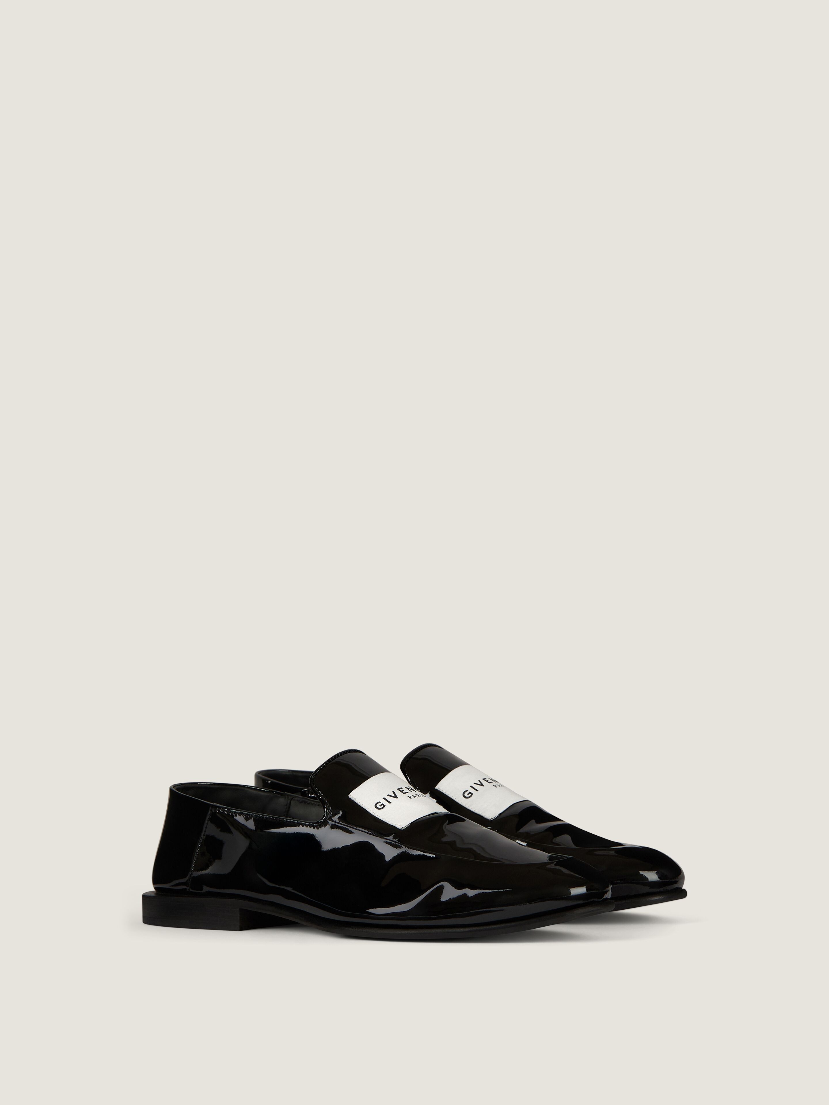 Label loafers in patent leather in - black - BE2028E2FS-001