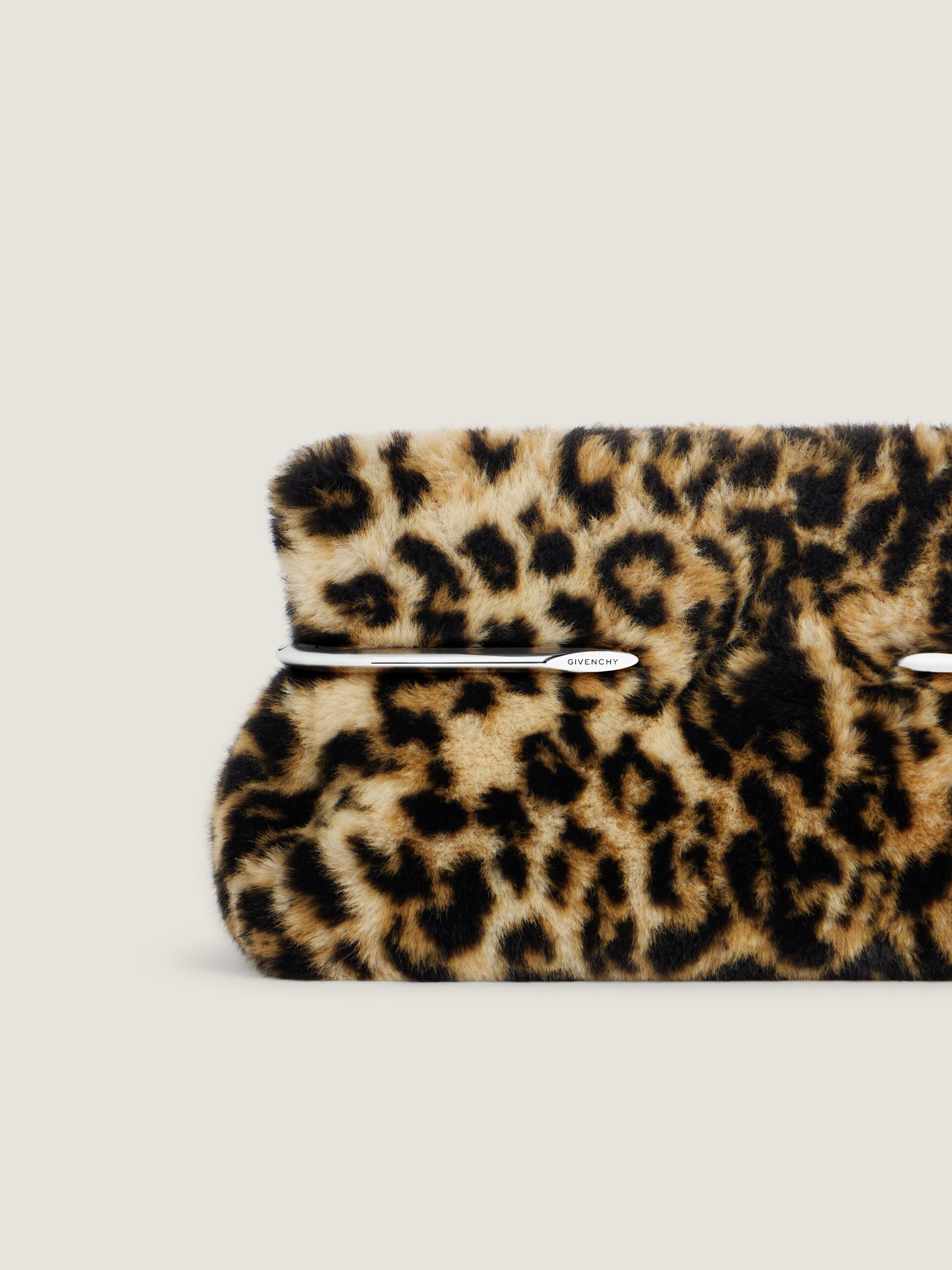 Pinch Soft clutch in leopard shearling-effect in - black/beige