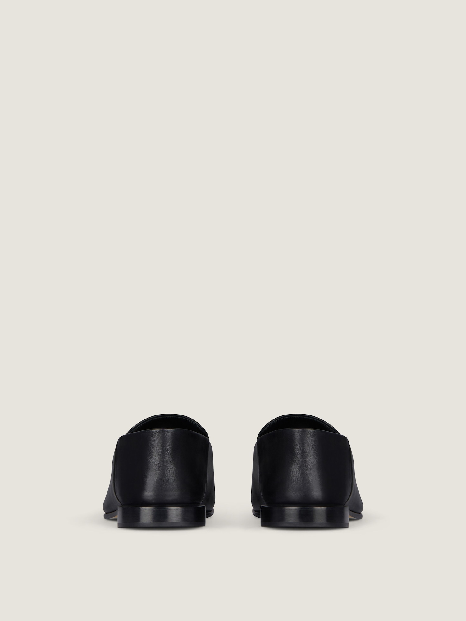 Label loafers in shiny leather in - black - BH203DH1WV-001 