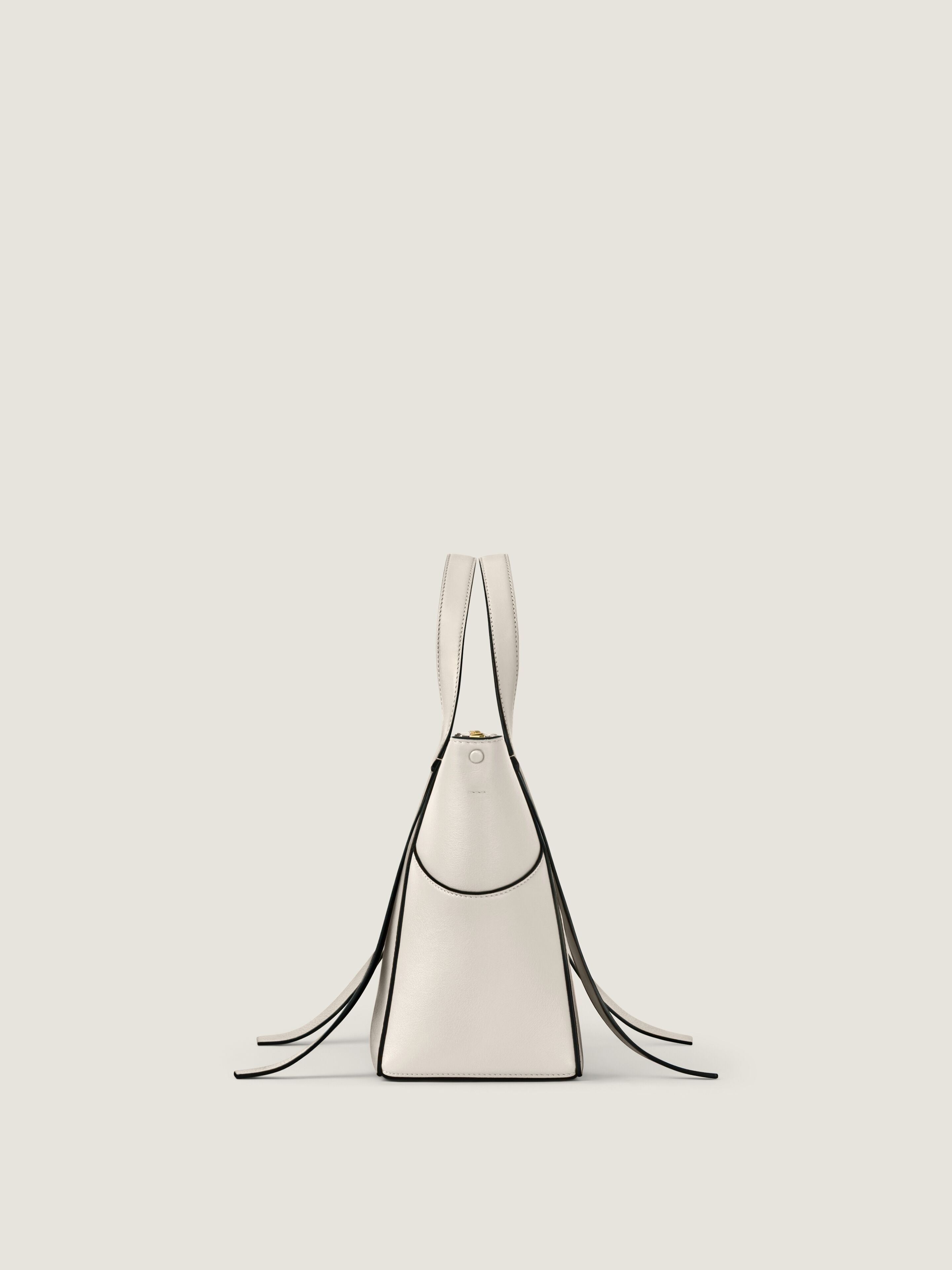 Medium The Snatch bag in grained leather in - cream - BB516SB2DK