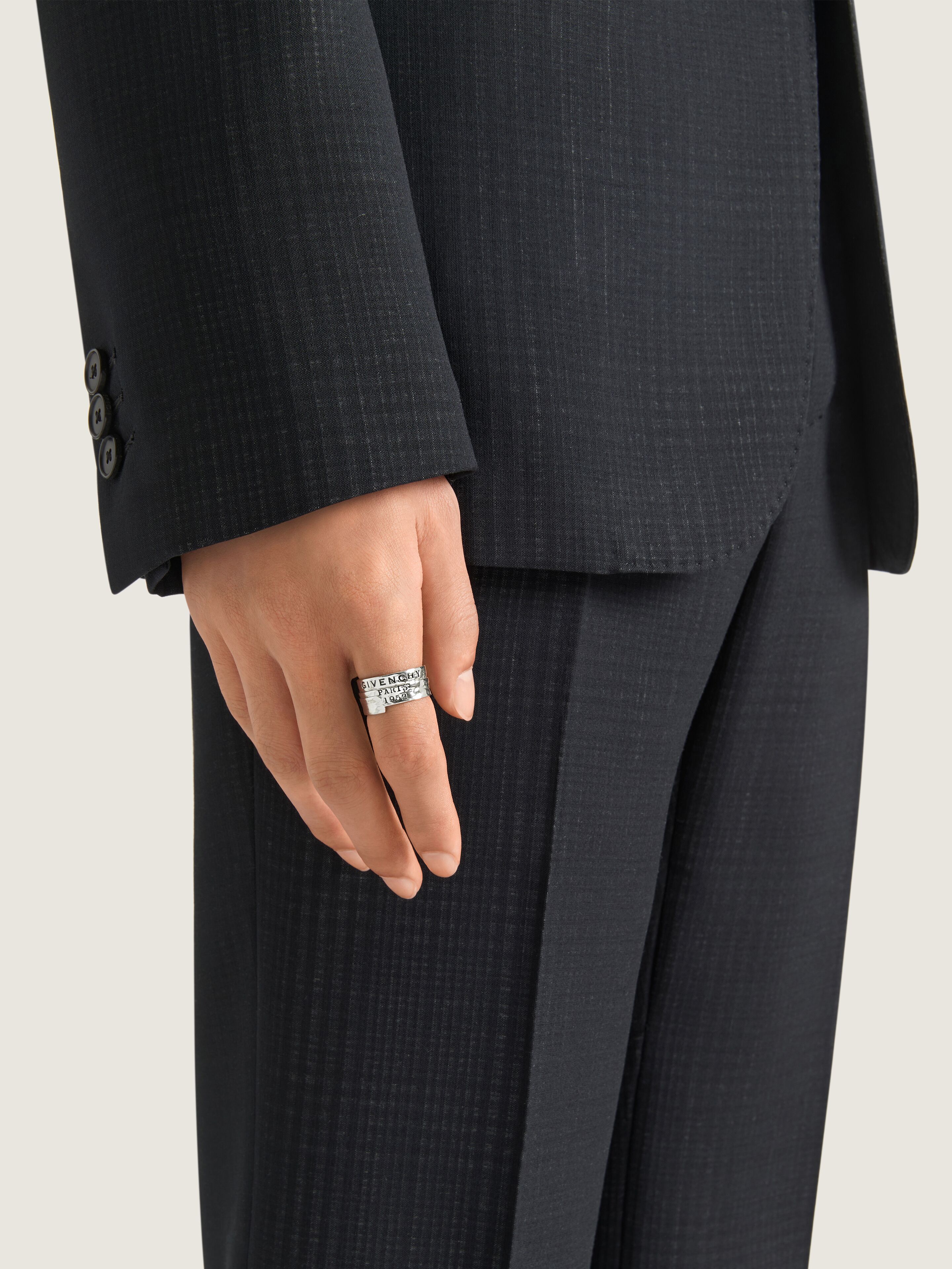 GIVENCHYテープ リング - アンティークシルバー BN30ANF003-723 - ハイ