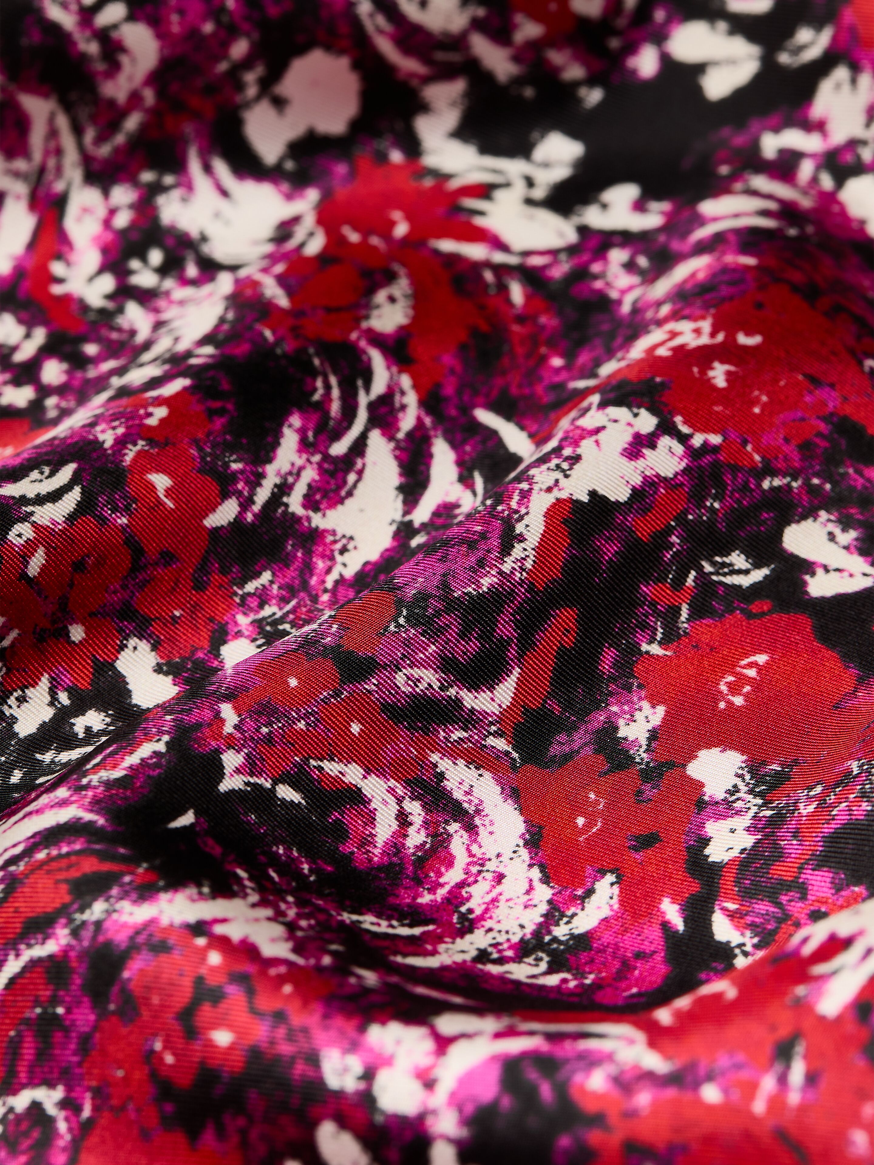 Square in silk with floral print in - black/fuchsia - BG00P7G002