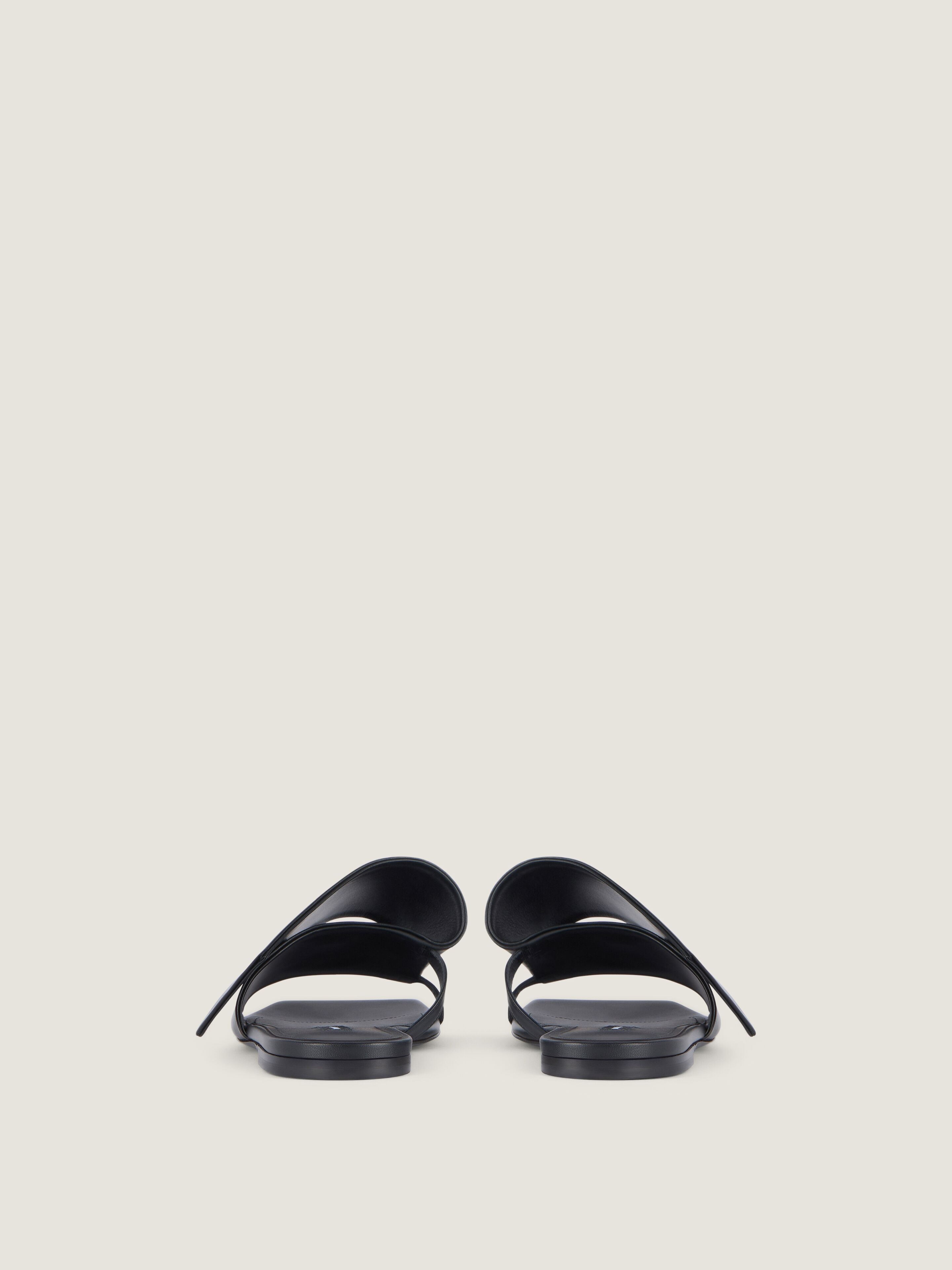 Sliced Square flat sandals in leather in - black - BE30AHE1J7-001