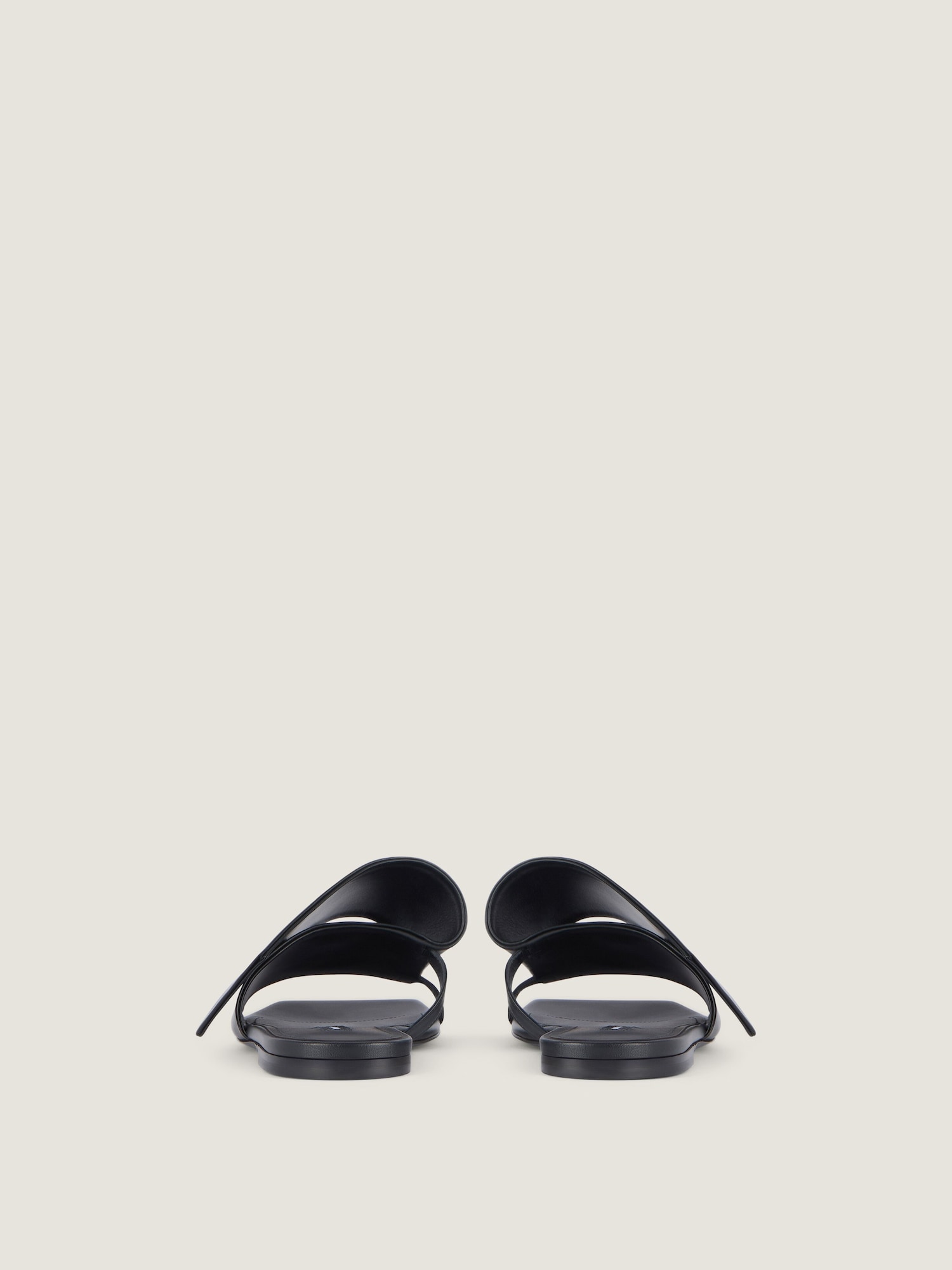 Sliced Square flat sandals in leather in - black - BE30AHE1J7-001 