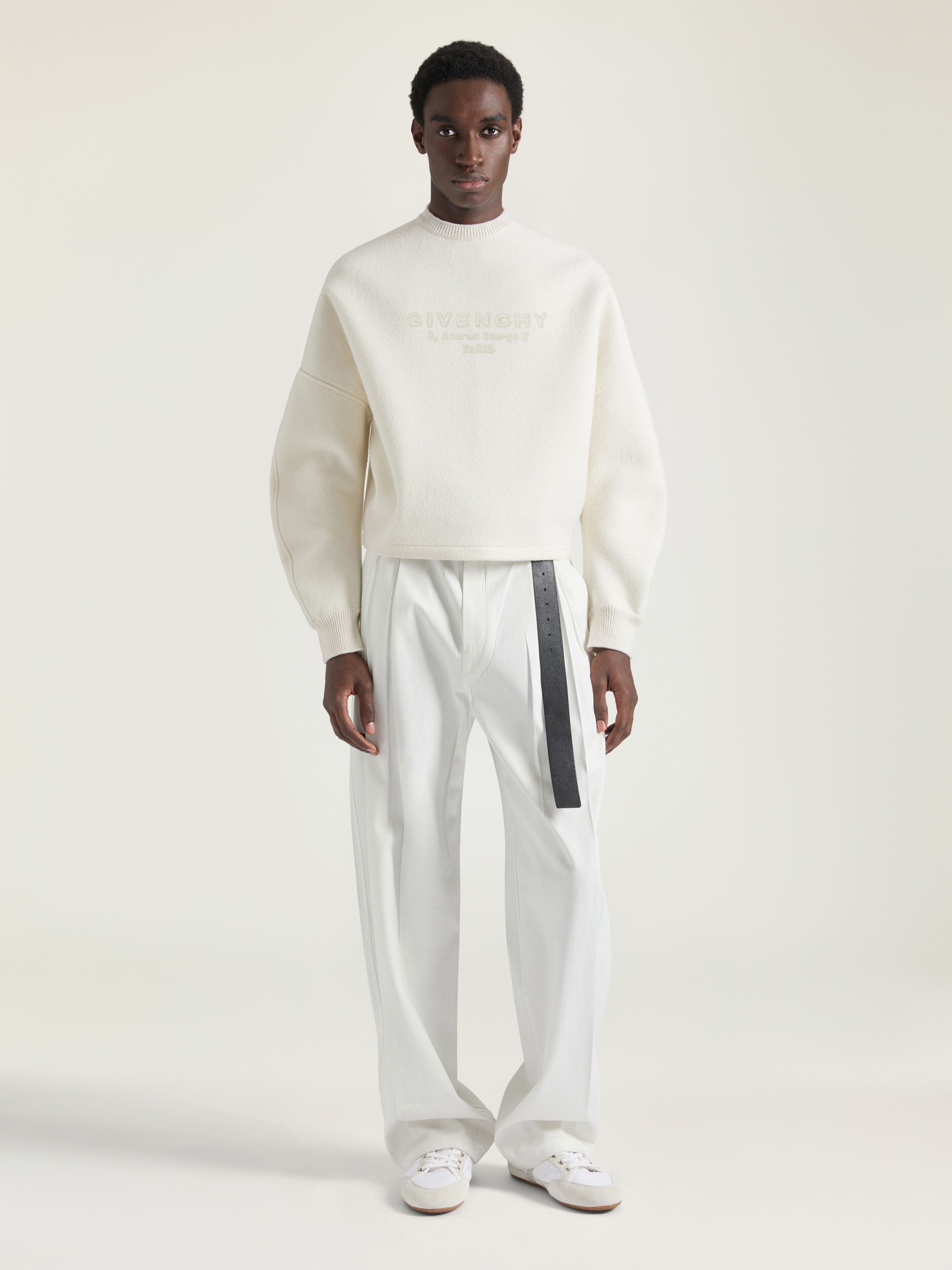 国内発 GIVENCHY ホワイトコットンプリーツパンツ コットン ツープリーツ パンツ - アイボリー | GIVENCHY JP