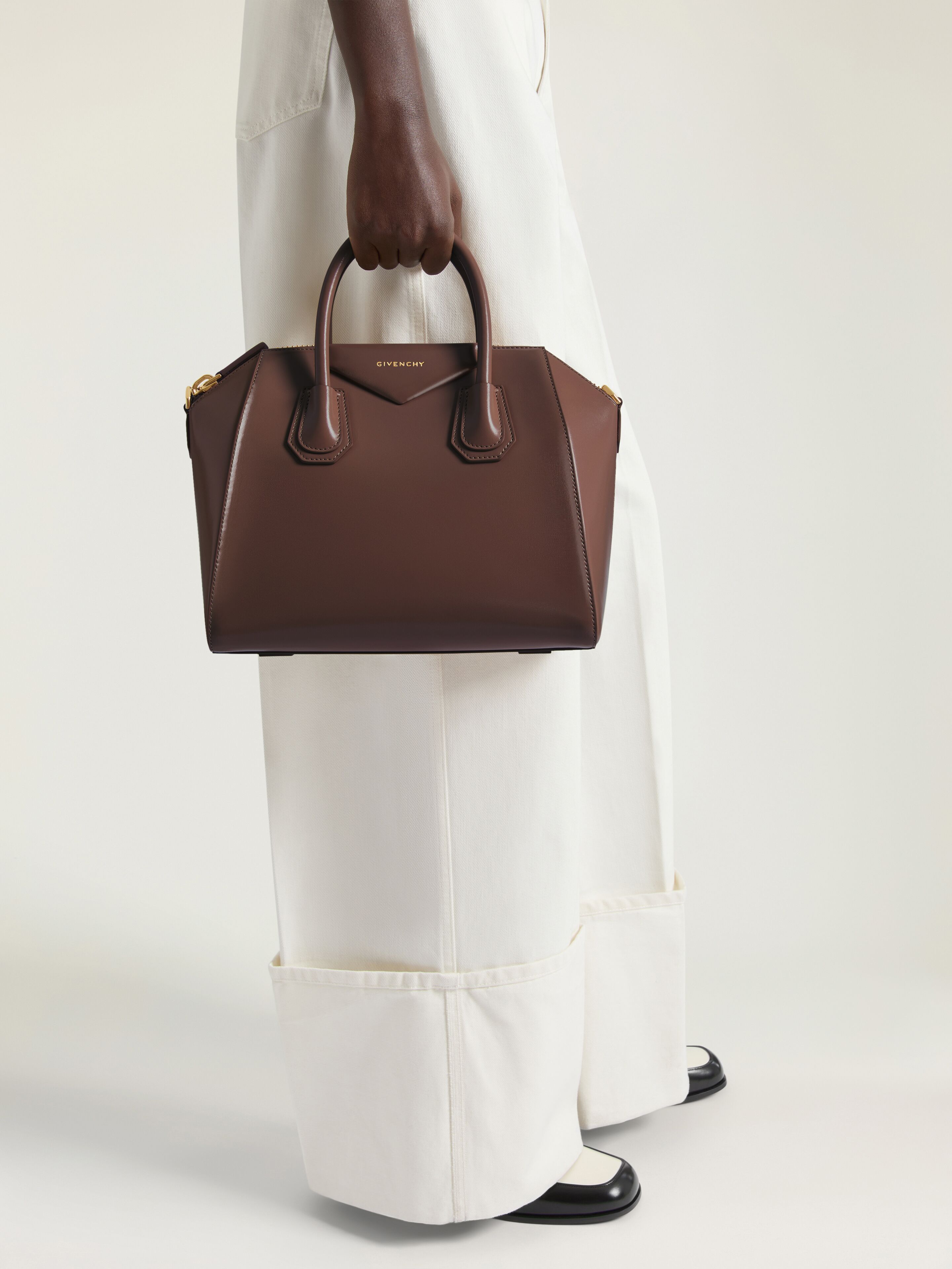 Small Antigona bag in Box leather | Givenchy US | Givenchy
