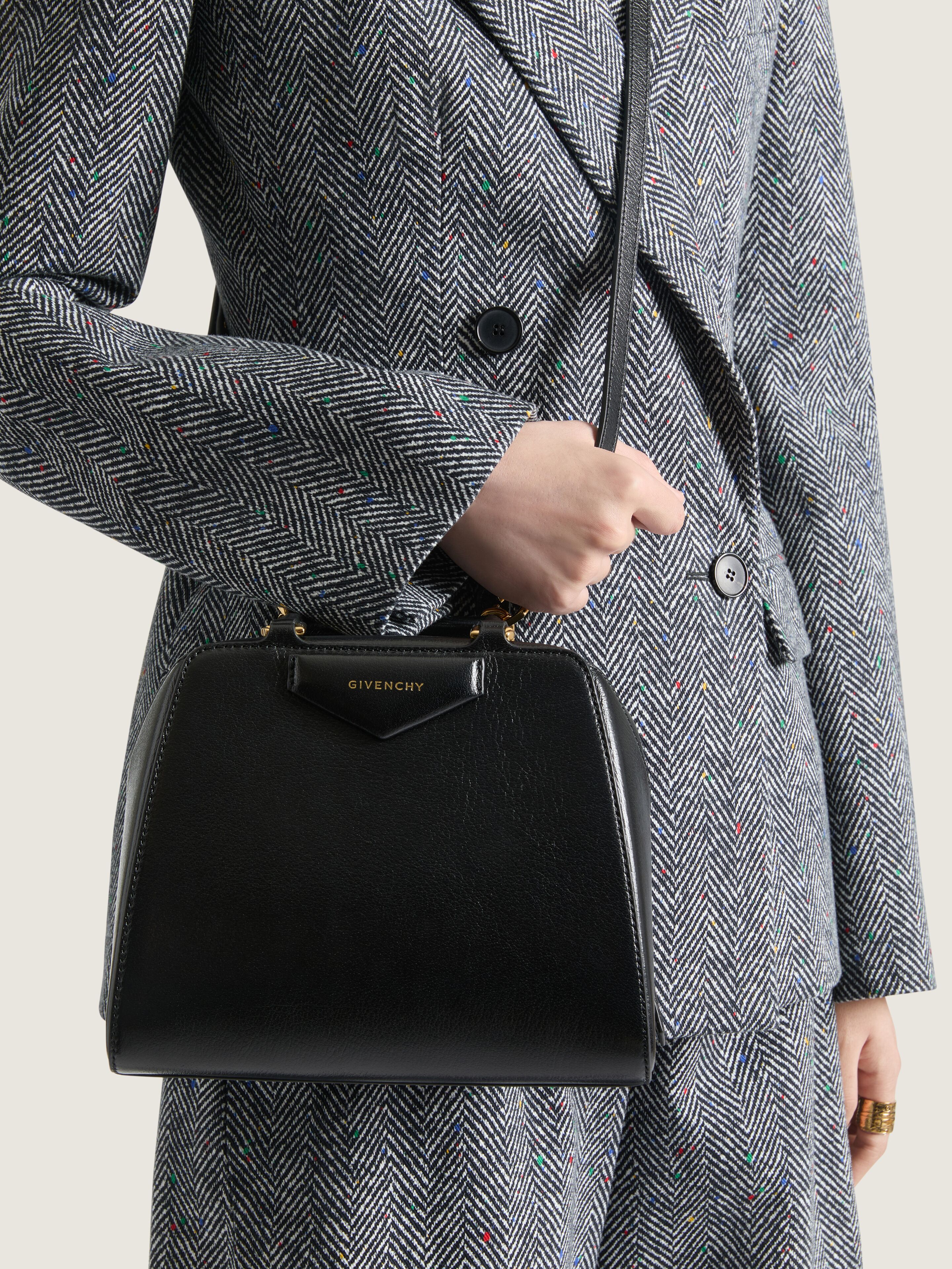 Mini Antigona Cube bag in leather in - black | Givenchy US
